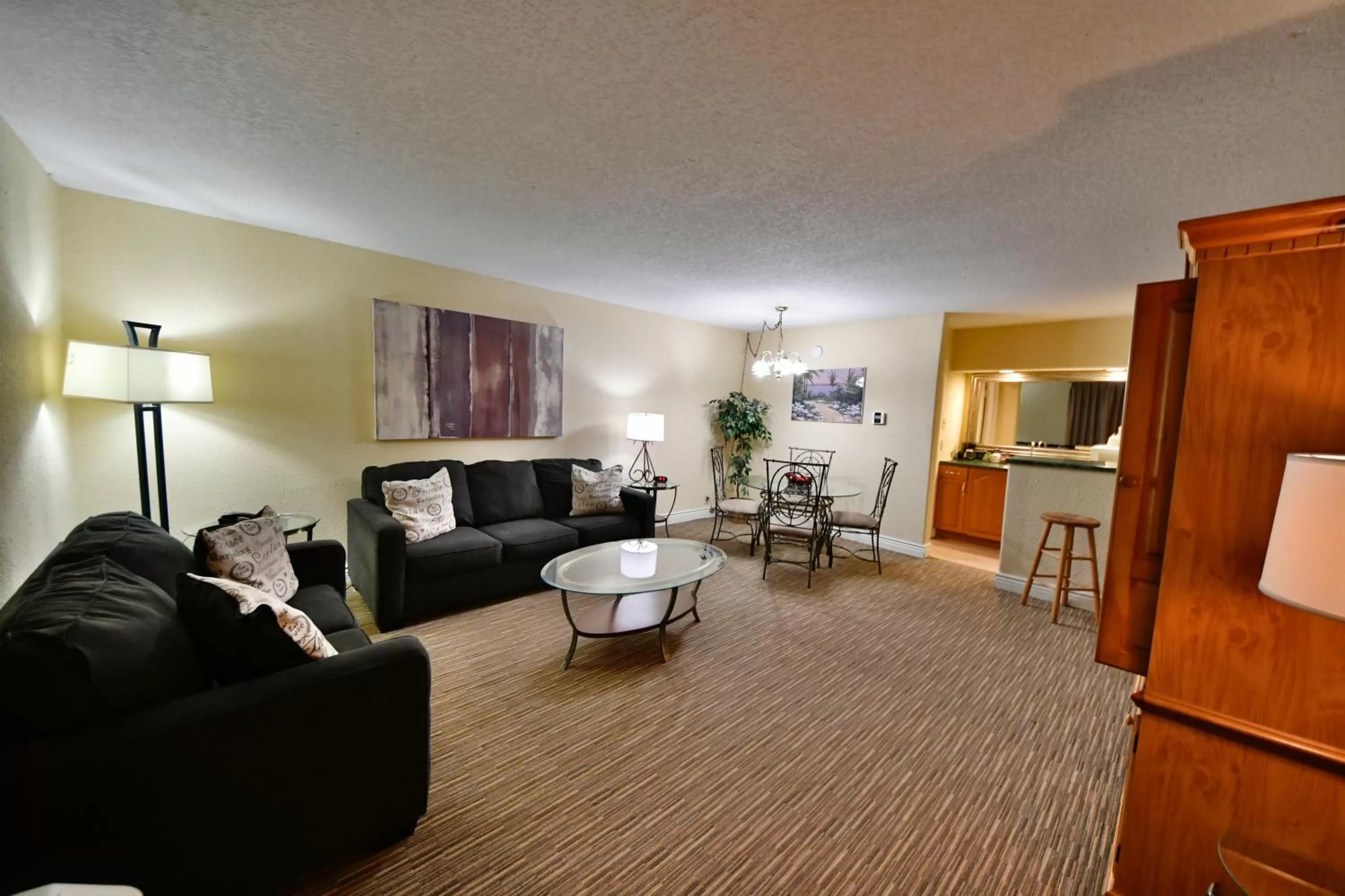 One-Bedroom King Suite - Non-Smoking in Ramada by Wyndham Jacksonville Hotel & Conference Center