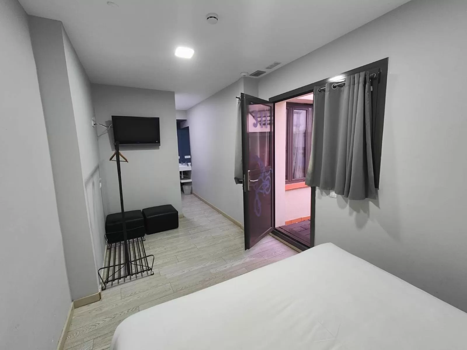 Family Room with Private Bathroom in BcnSportHostels