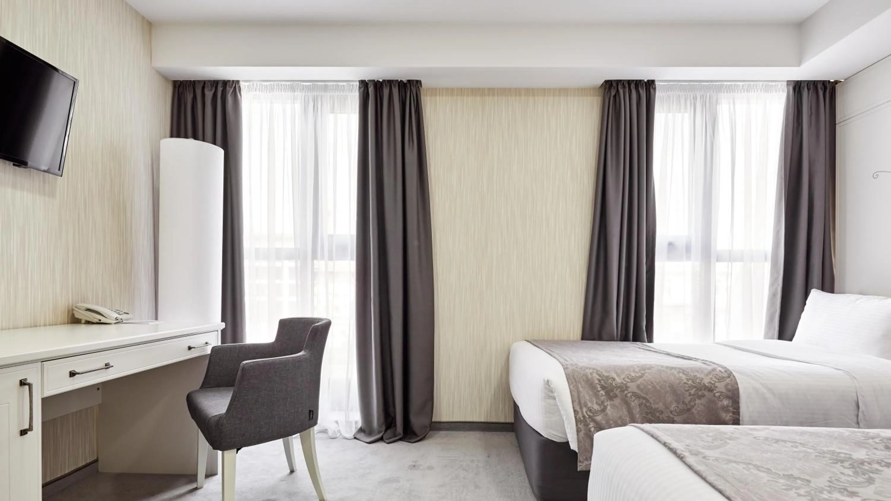 Standard Twin Room in Gallery Palace Hotel