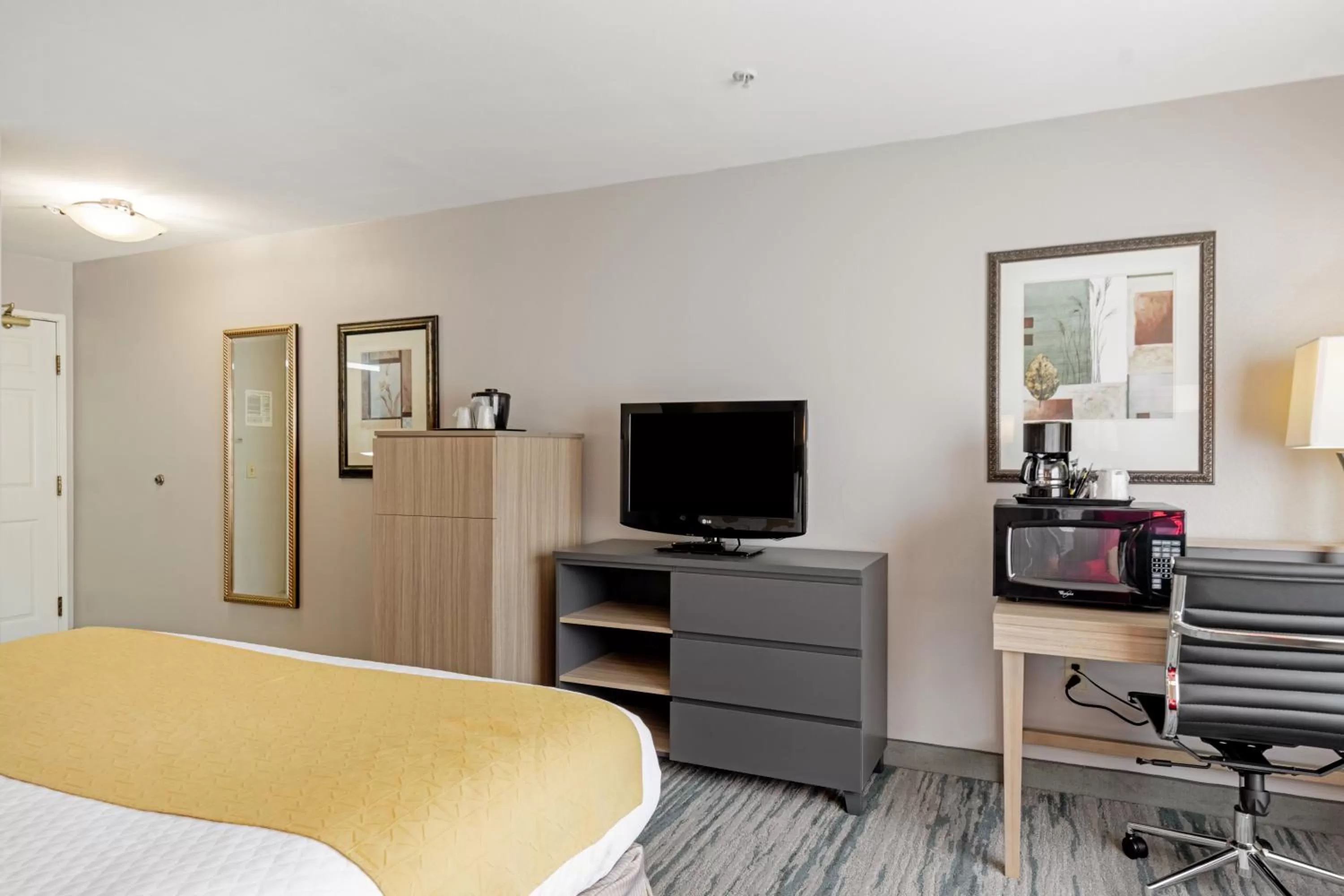 King Room - Non-Smoking in Country Inn & Suites by Radisson, Lewisville, TX