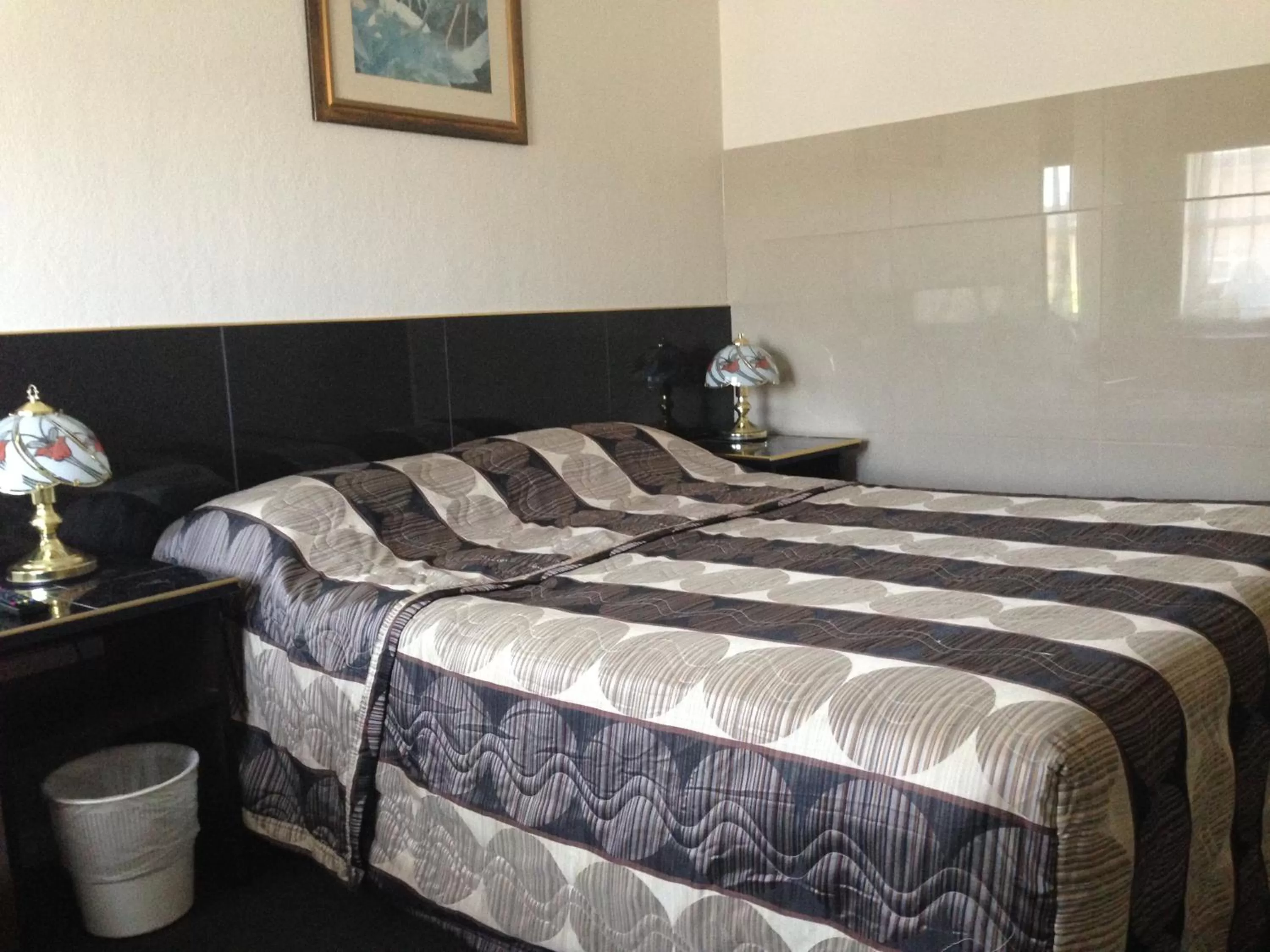 Economy Double Room in Avalon Motel