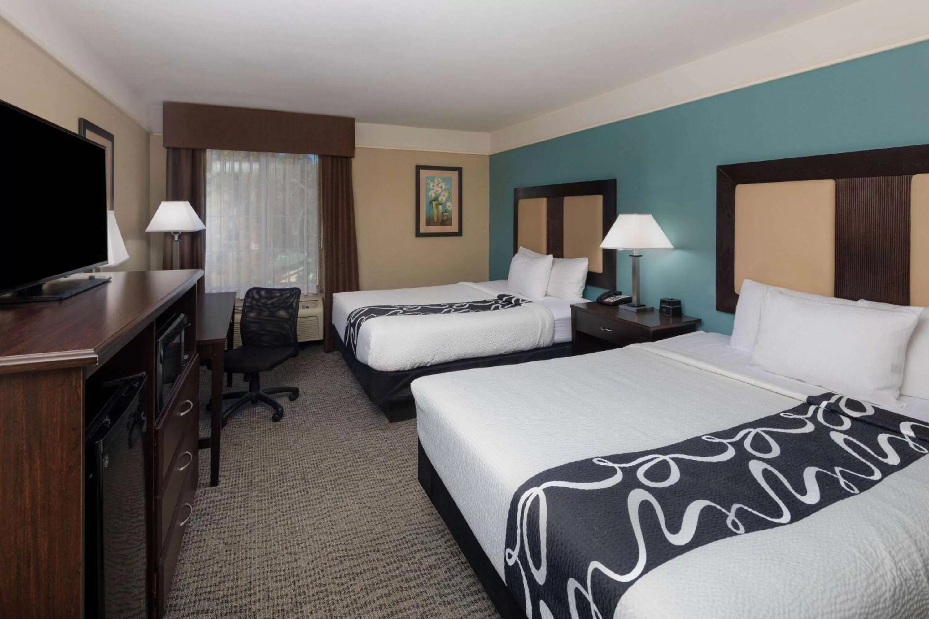 Queen Room with Two Queen Beds and Mobility/Hearing Access - Non-Smoking in La Quinta by Wyndham Savannah Airport - Pooler