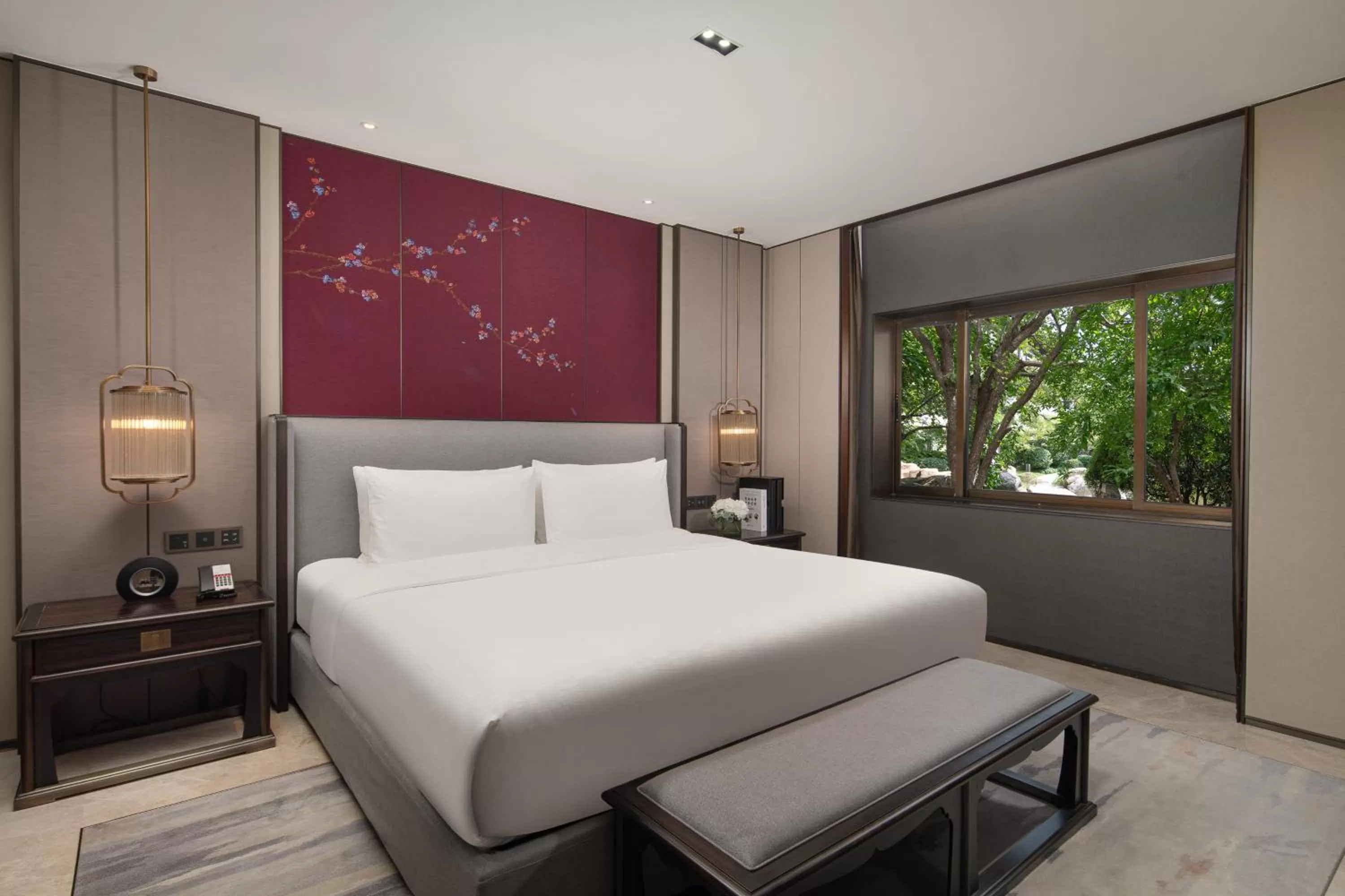One-Bedroom Suite in HUALUXE Xi'an Tanghua by IHG