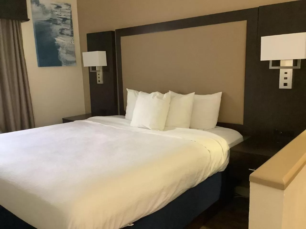 King Suite with Sofa Bed and Wet Bar in Best Western Plus Madison