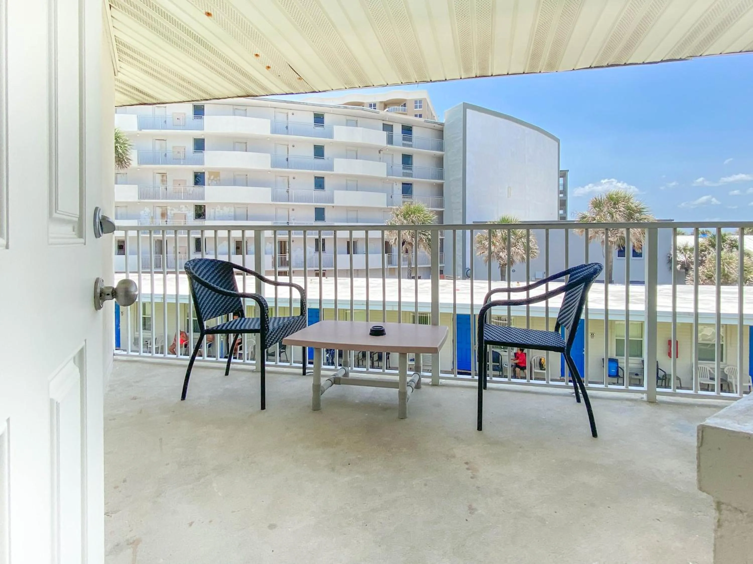 Double Room with Balcony in Ocean Court Beachfront Hotel