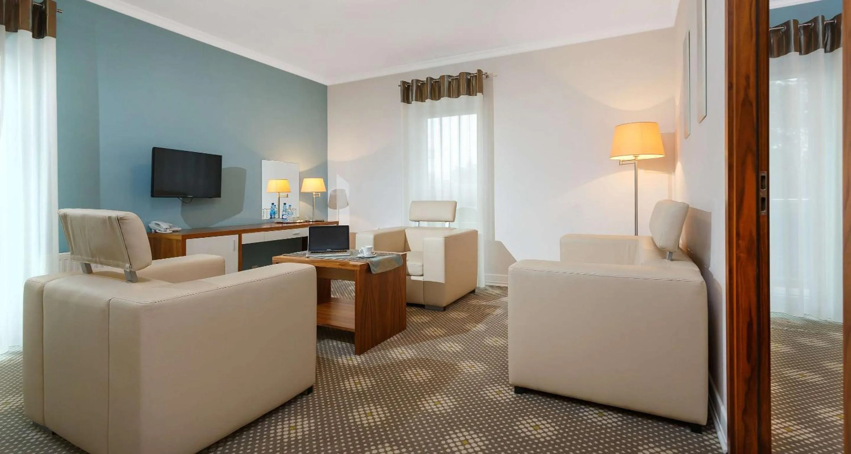 Superior King Suite with Sofa Bed and Balcony in Best Western Hotel Jurata