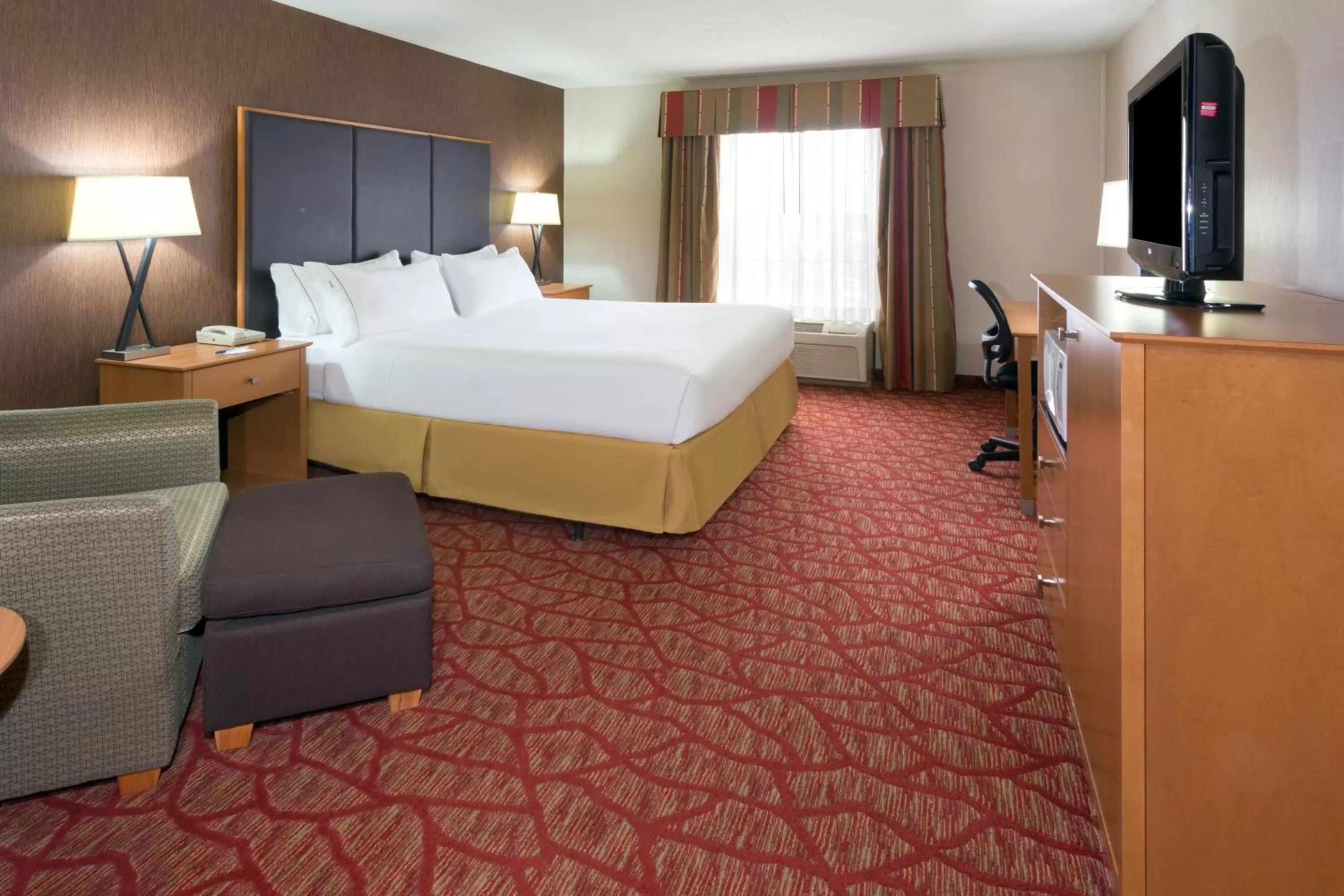 Standard King Room in Holiday Inn Express Grants Pass by IHG