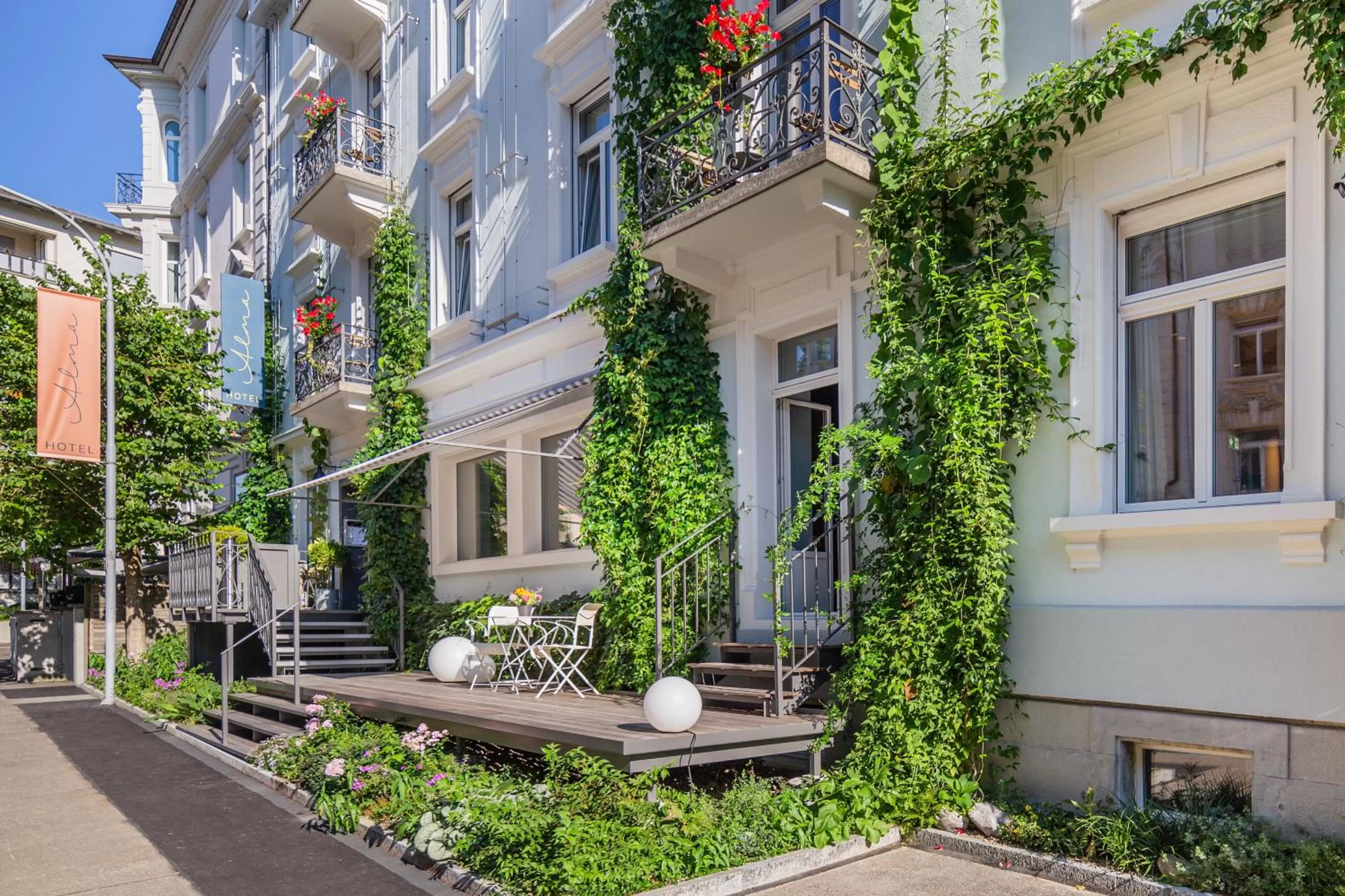 Alma Hotel - Boutique hideaway by the lake with rooftop and ladies-only wellness