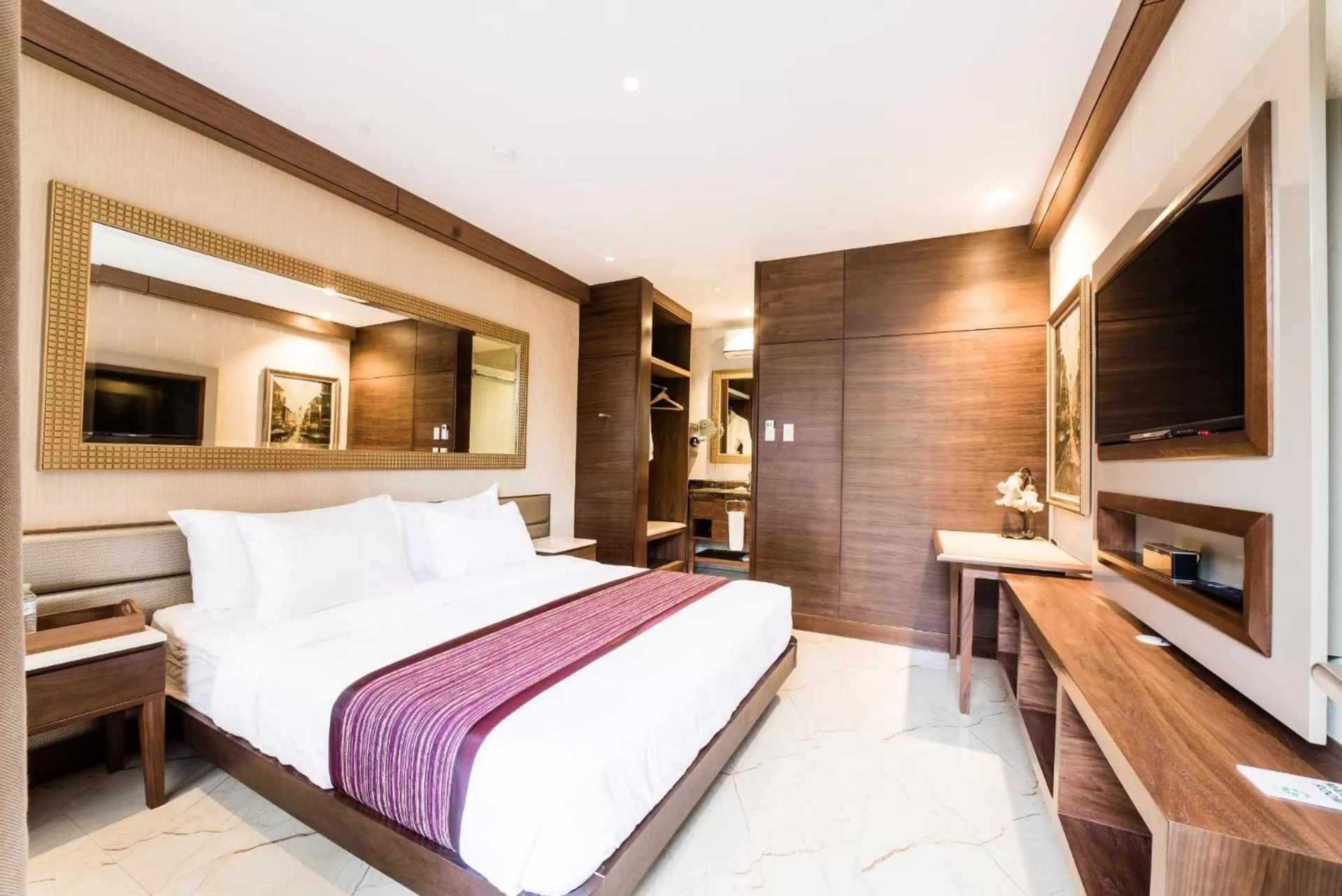 Deluxe Queen Room in Gwandalan House