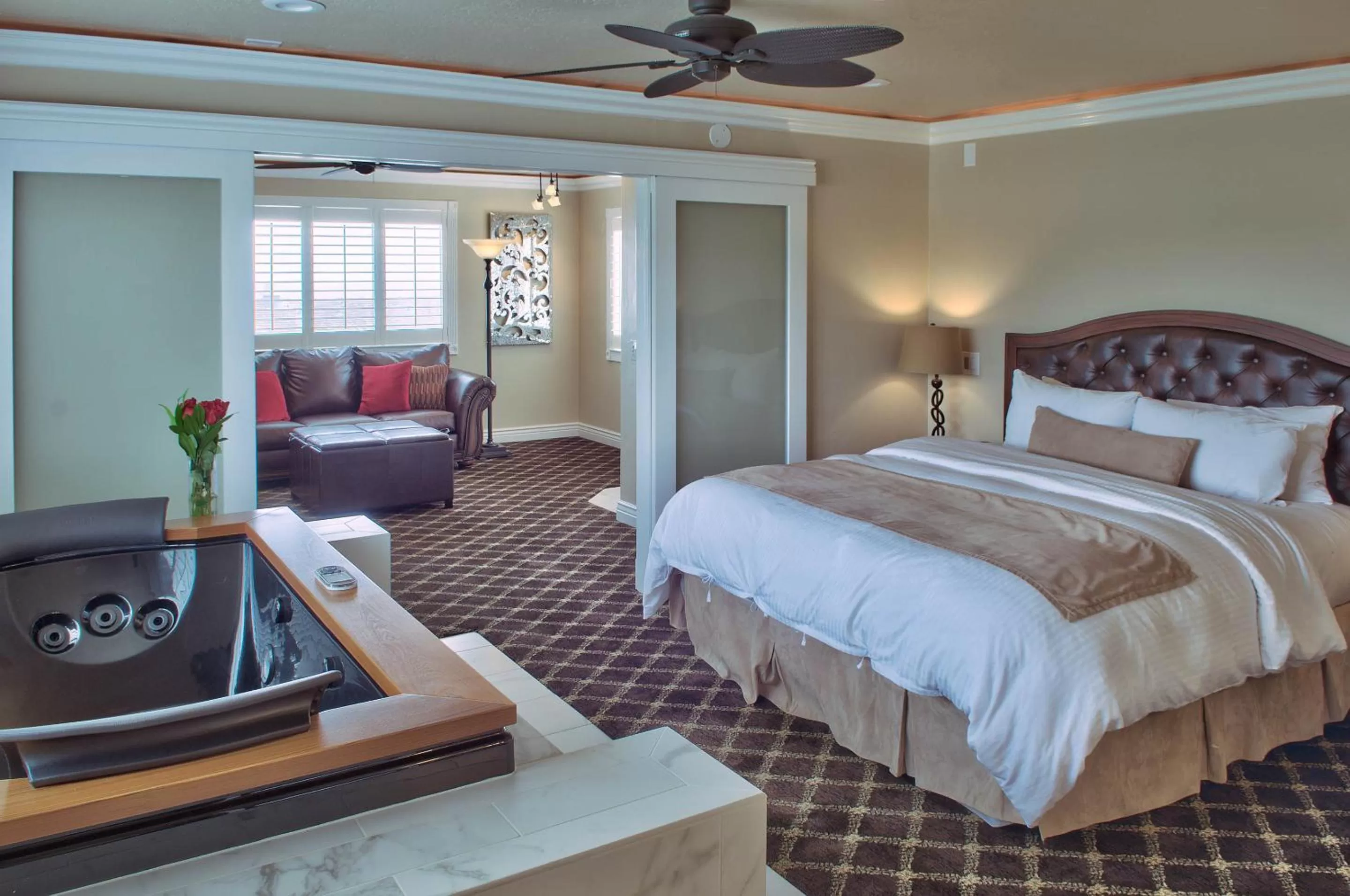 One-Bedroom King Suite in Lovers Point Inn