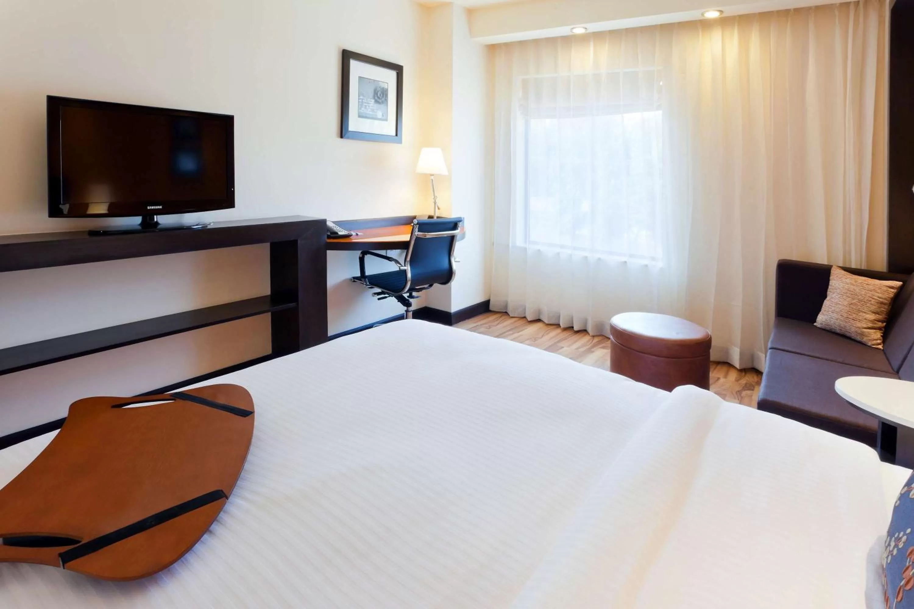 Queen Room - Non-Smoking in Hampton by Hilton Vadodara-Alkapuri
