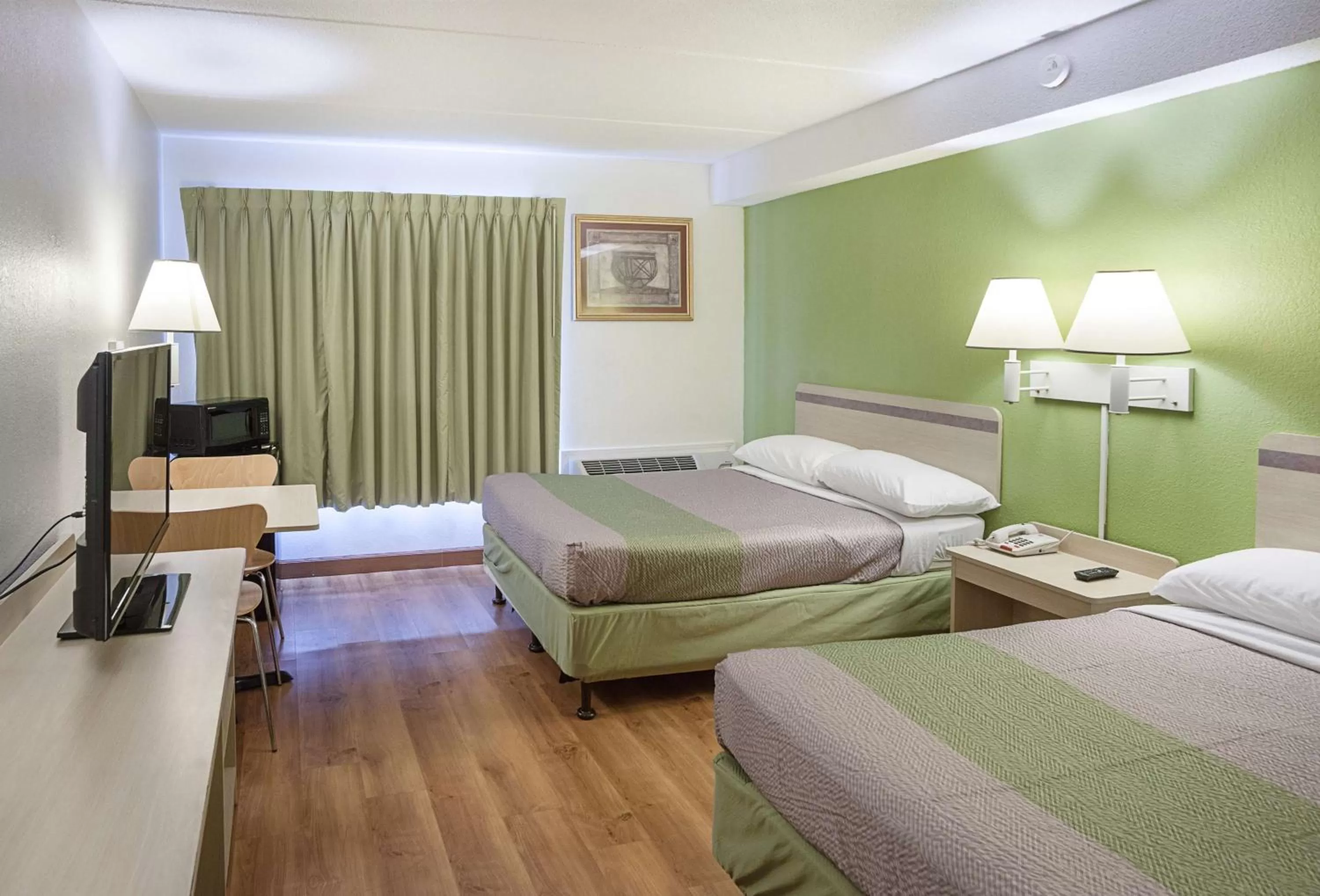 Quadruple Room - Disability Access - Roll in Shower in Motel 6-Binghamton, NY