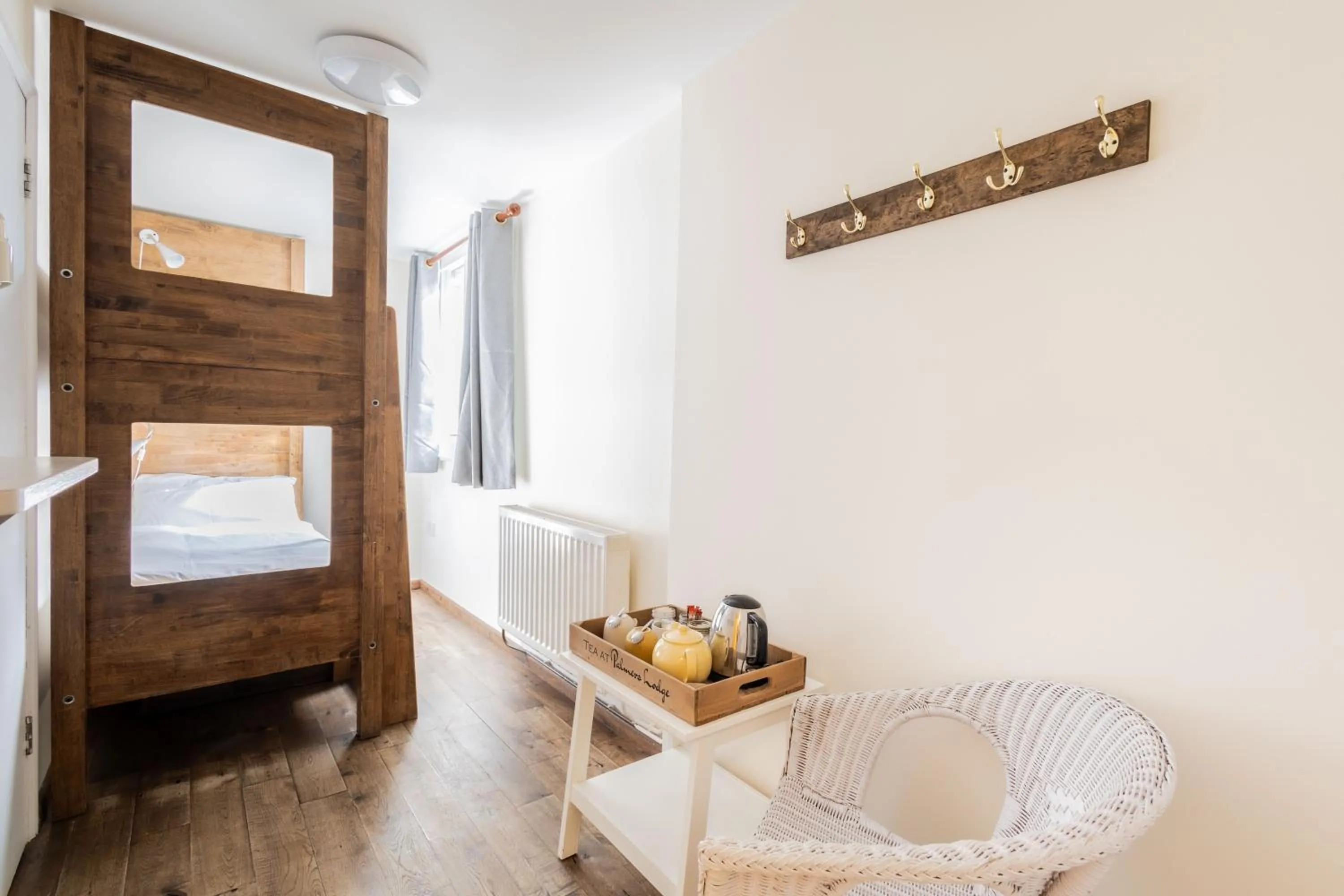 Private Twin Room with Private Bathroom in Palmers Lodge Swiss Cottage