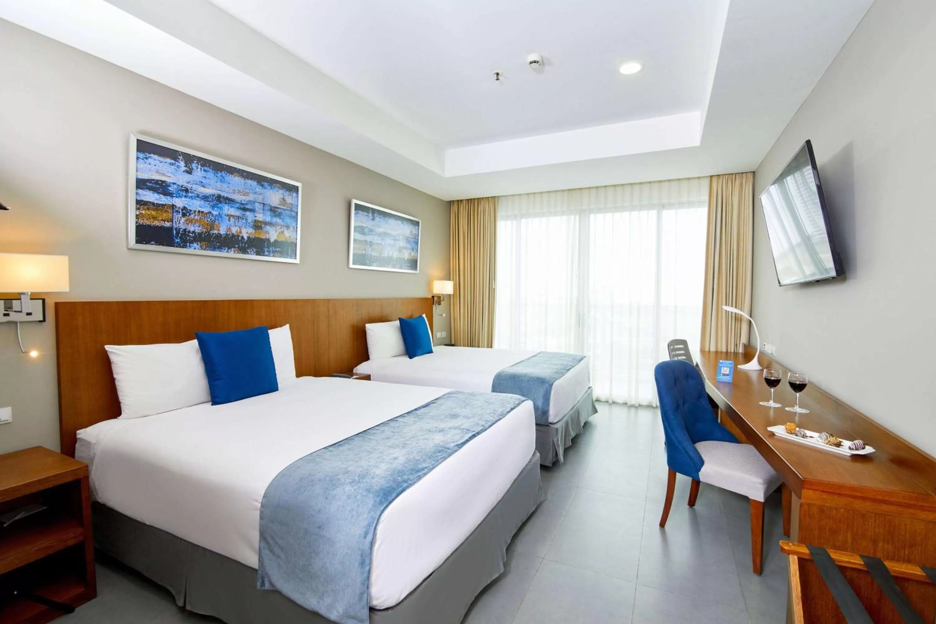 Double Room with Two Double Beds - Non-Smoking in Wyndham Manta Sail Plaza Hotel and Convention Center