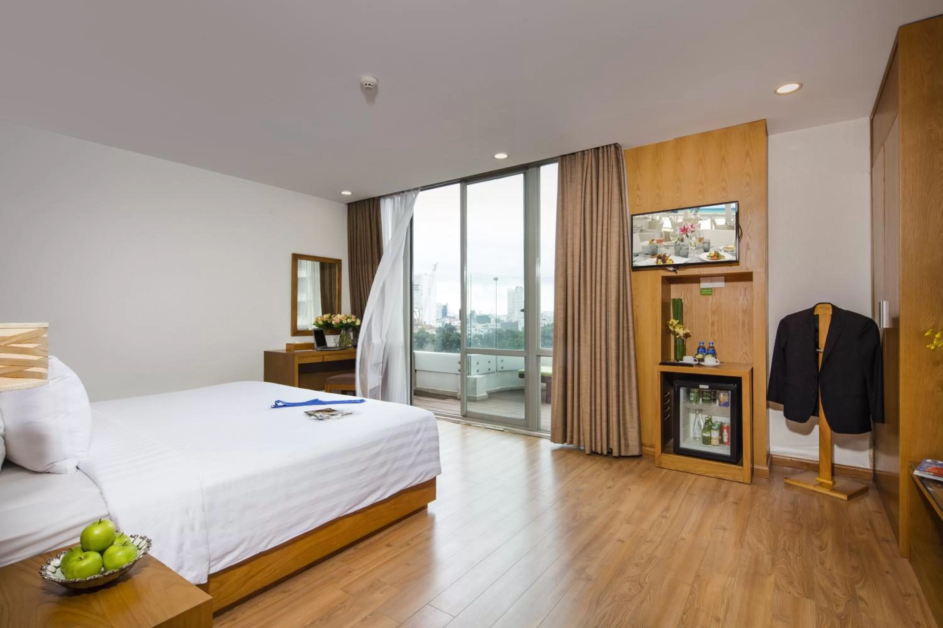 King Room with Spa Bath in Paradise Saigon Boutique Hotel & Spa