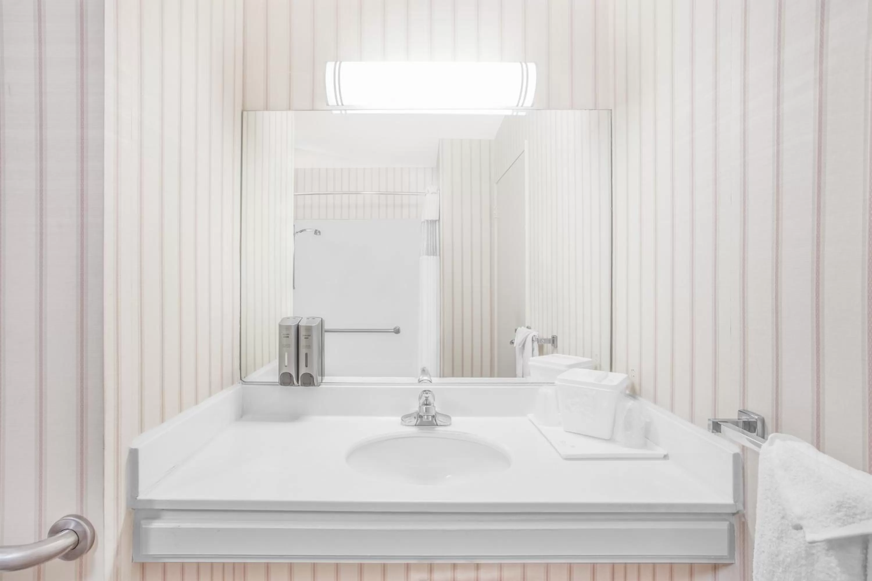 King Studio Suite - Non-Smoking in Ramada by Wyndham Barstow