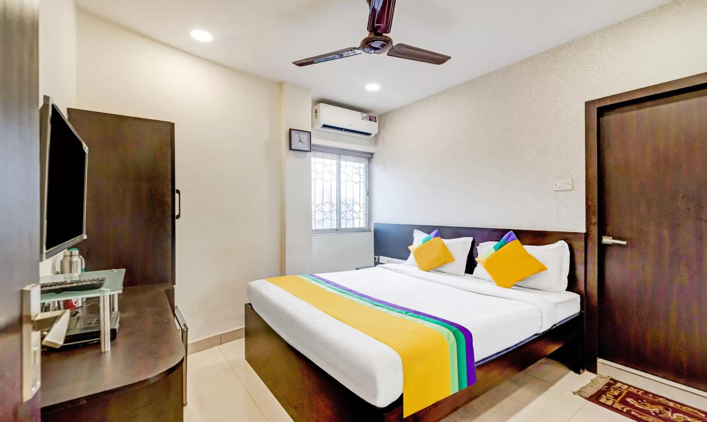 Economy Room - single occupancy in Itsy Hotels Neeranand Plaza, Bhawanipur