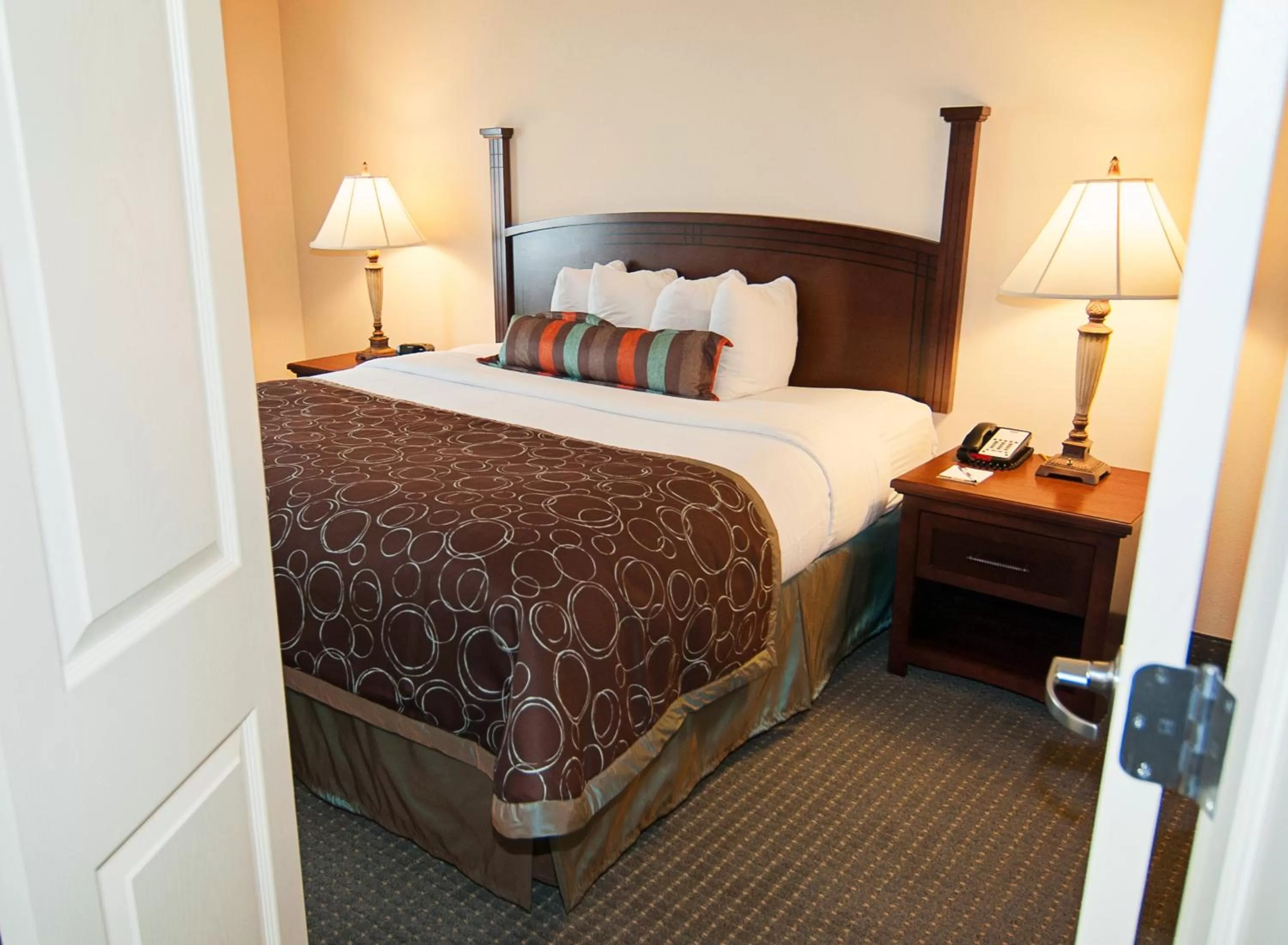 One-Bedroom Suite with One Queen Bed and Conference Table - Non-Smoking in Staybridge Suites Wichita by IHG