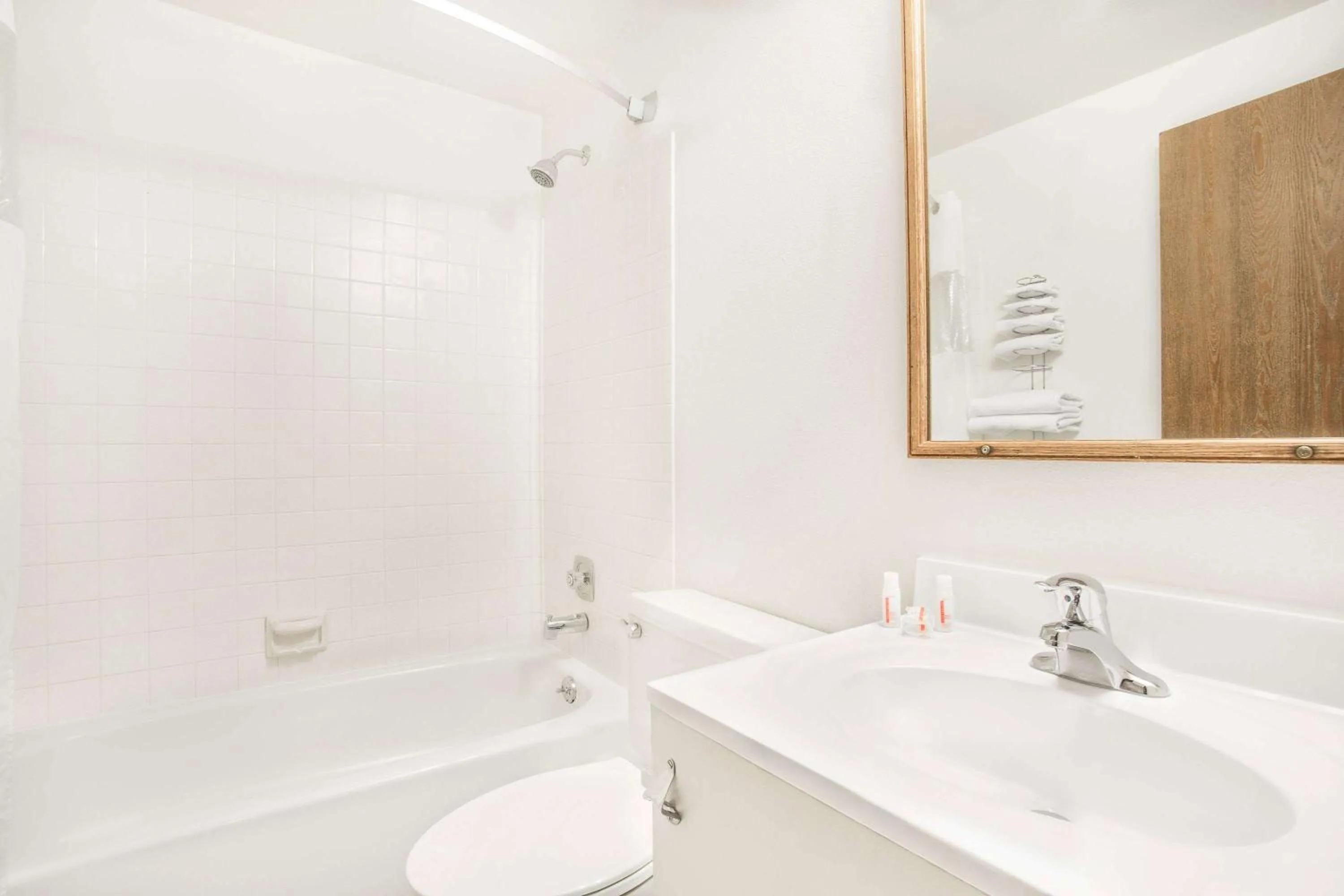 Queen Room - Non-Smoking in Super 8 by Wyndham Riverton