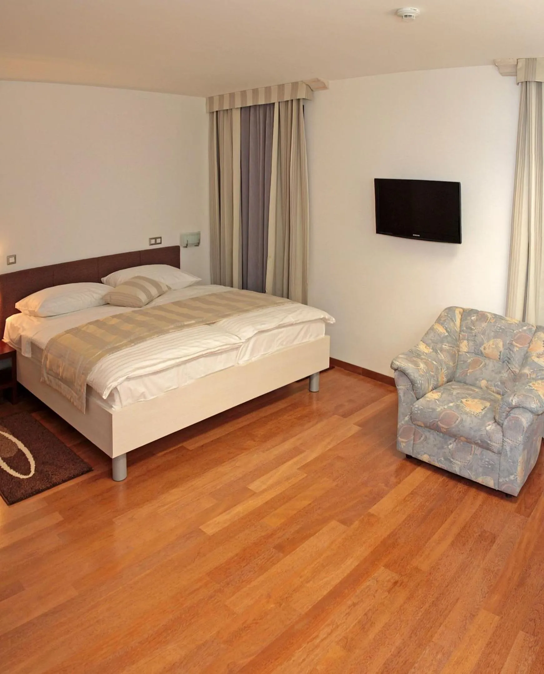 Superior Double Room in Hotel Monika