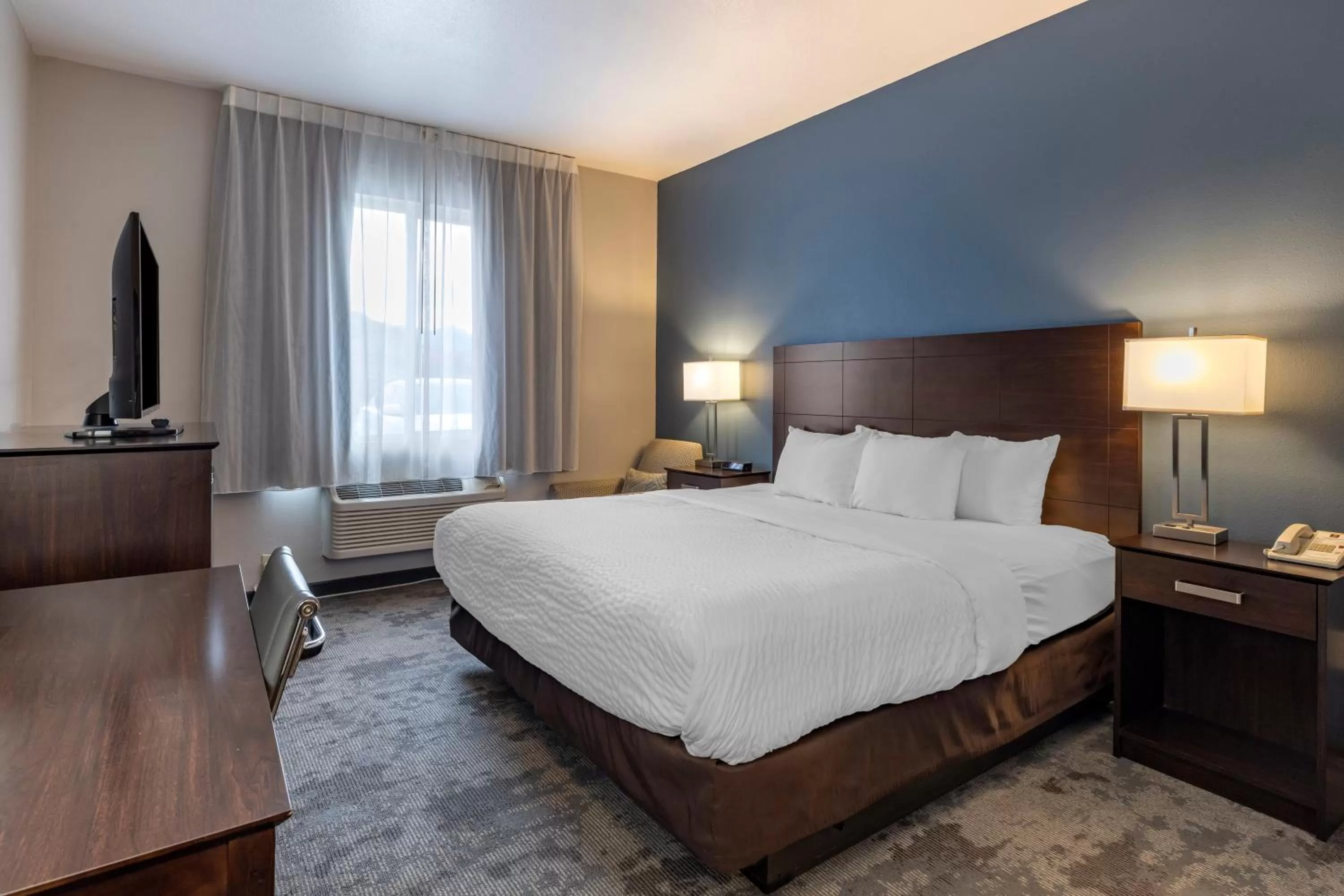 King Room with Accessible Tub - Accessible/Non-Smoking in Clarion Inn Kingman I-40 Route 66