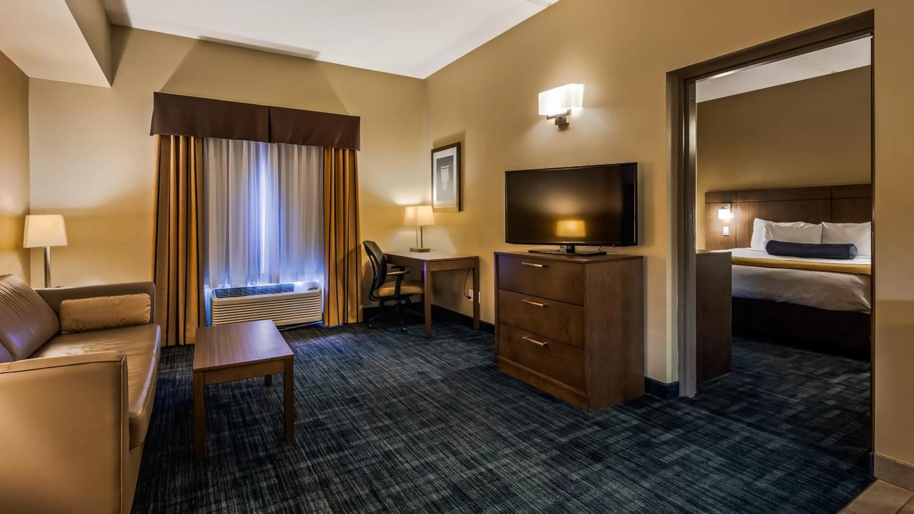King Suite with Kitchenette - Non-Smoking in Best Western Plus Winnipeg West
