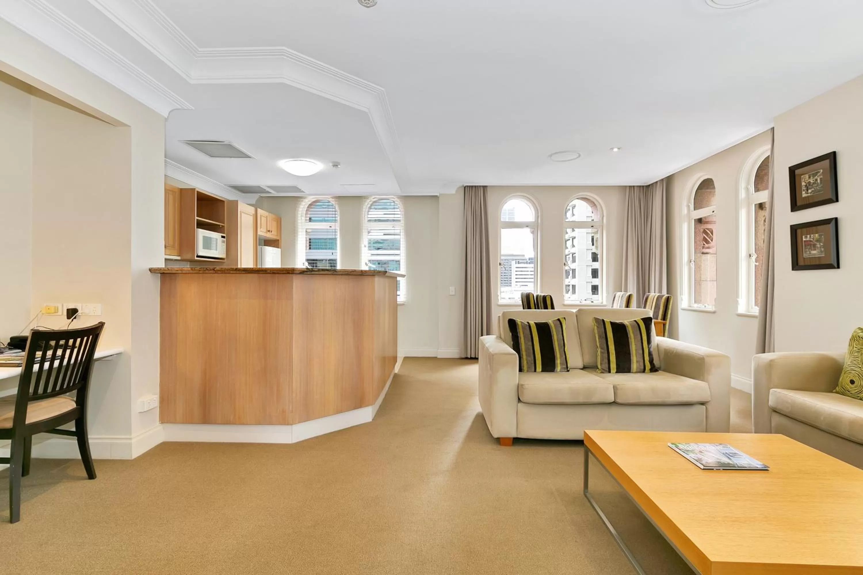 Two-Bedroom Apartment with 1 Queen and 2 Single Beds in Manor Apartment Hotel