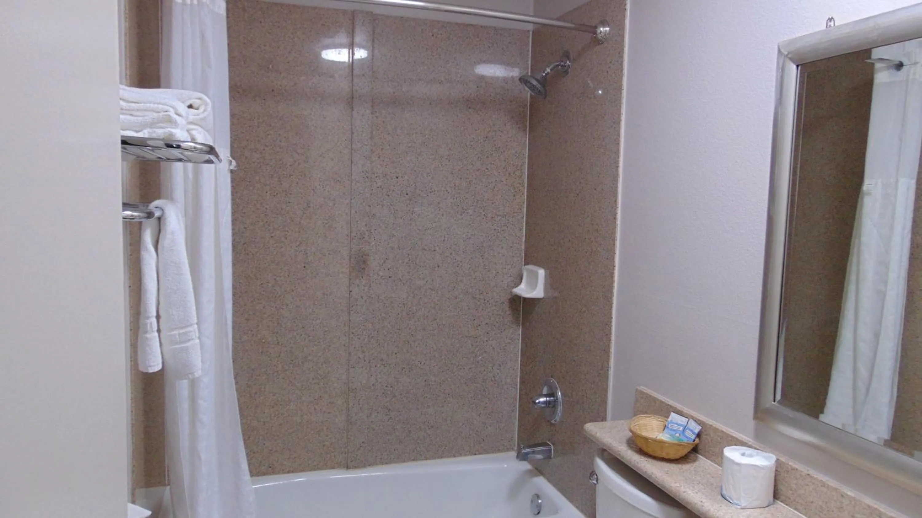 Queen Room with Two Queen Beds - Non-Smoking in Corcoran Country Inn