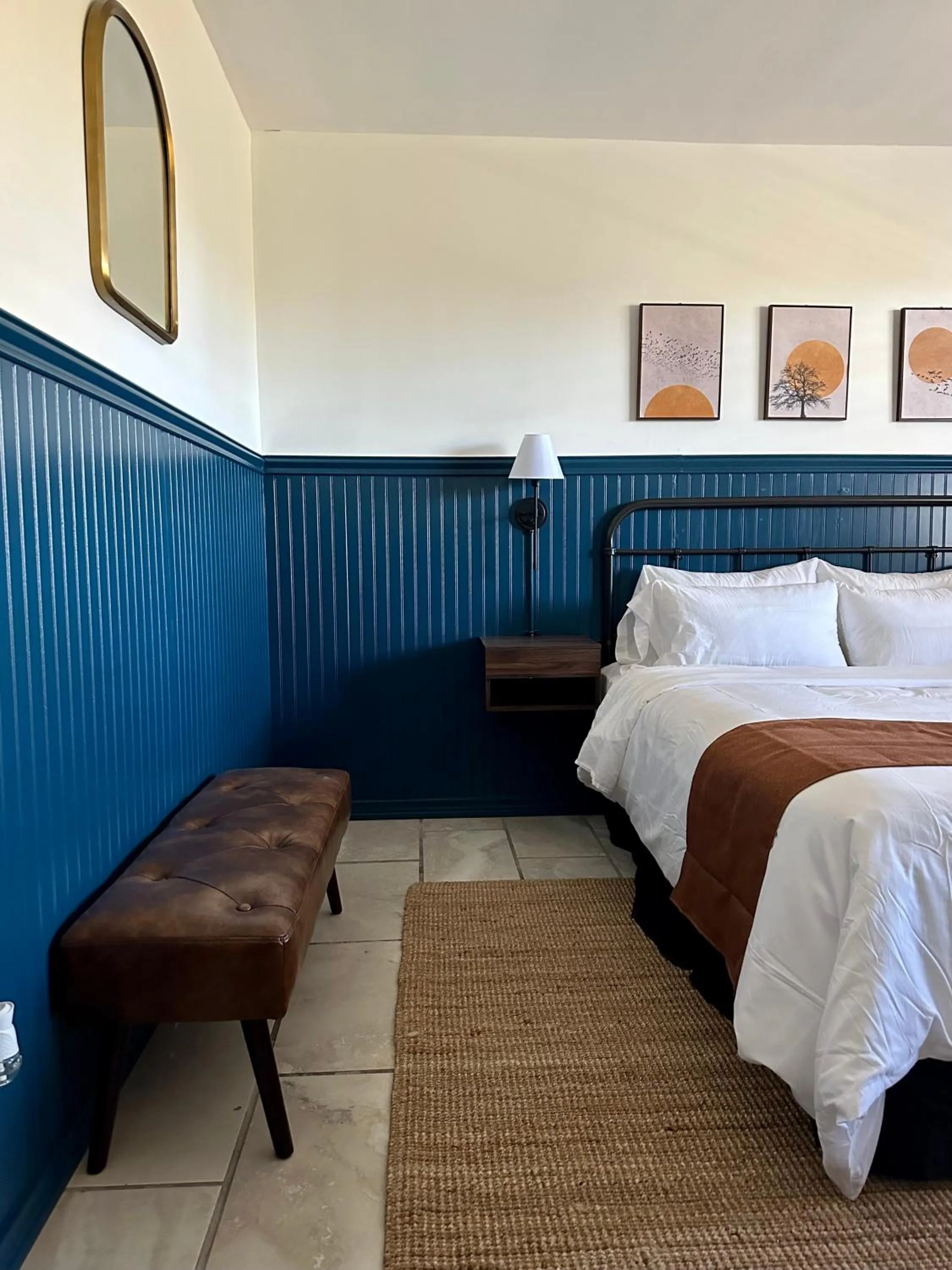 Standard Queen Room in Budget Host East End Riverhead