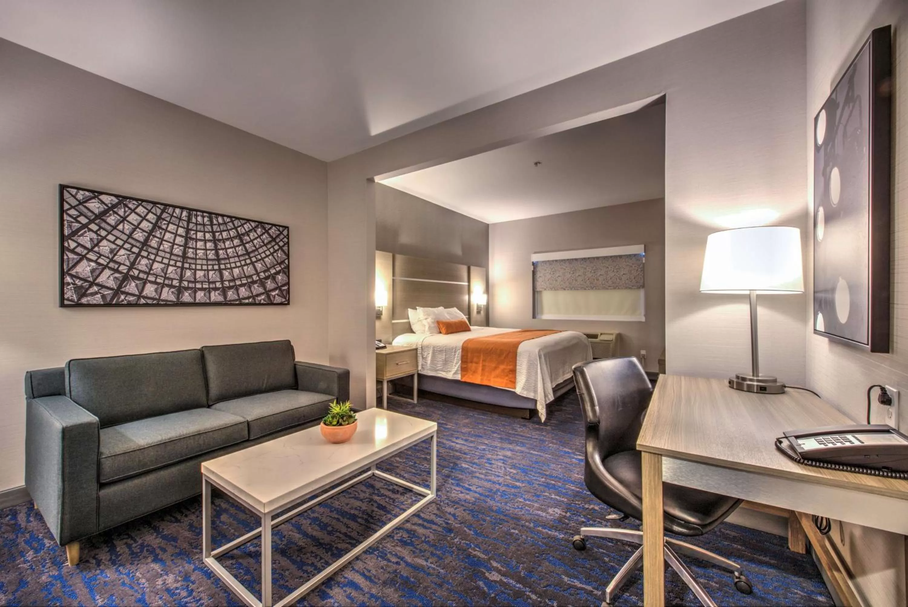 King Room with Mobility Accessible Tub and Sofa Bed in Best Western Plus Media Center Inn & Suites