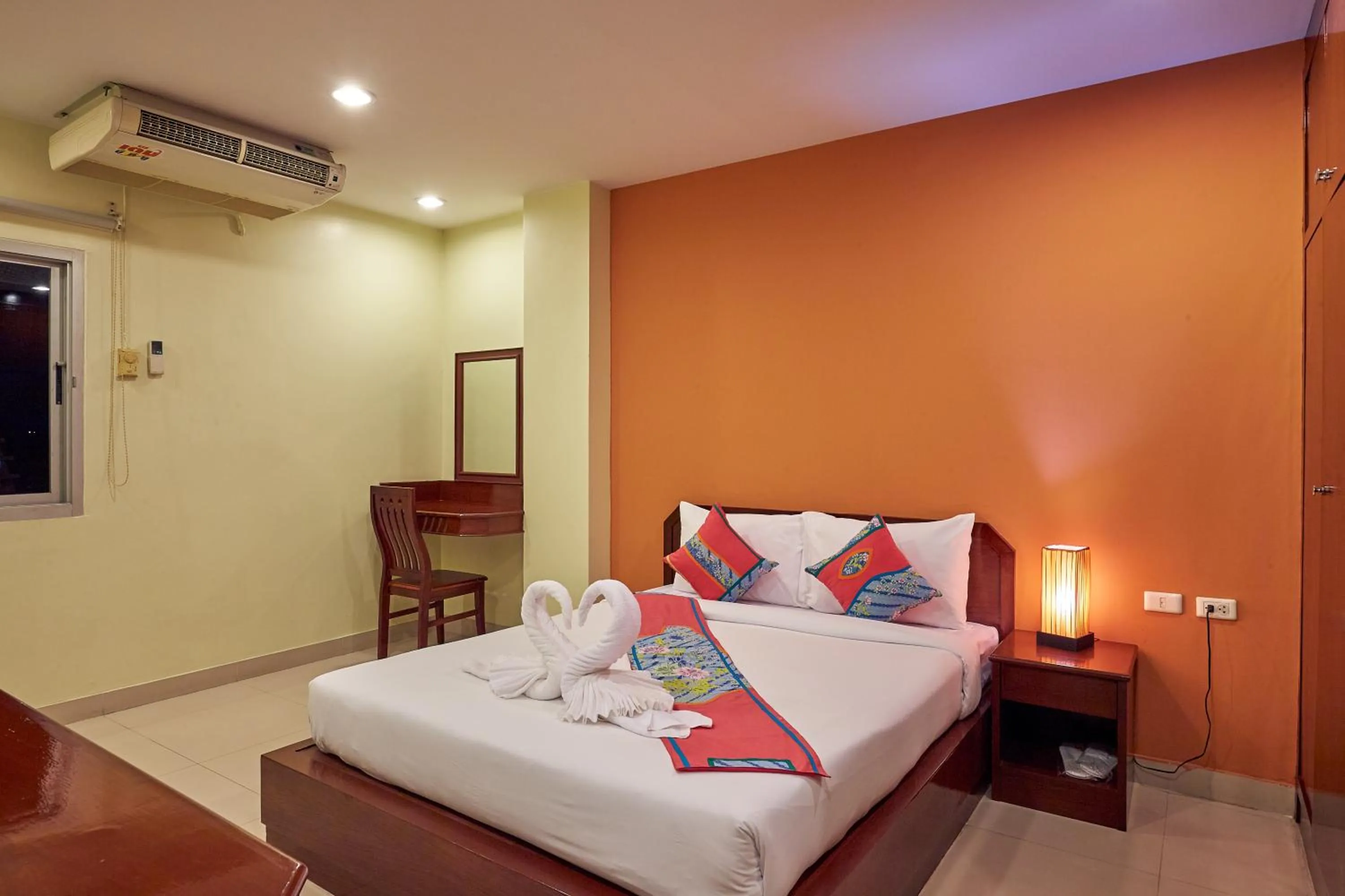 Deluxe Queen Suite in Sivalai Place