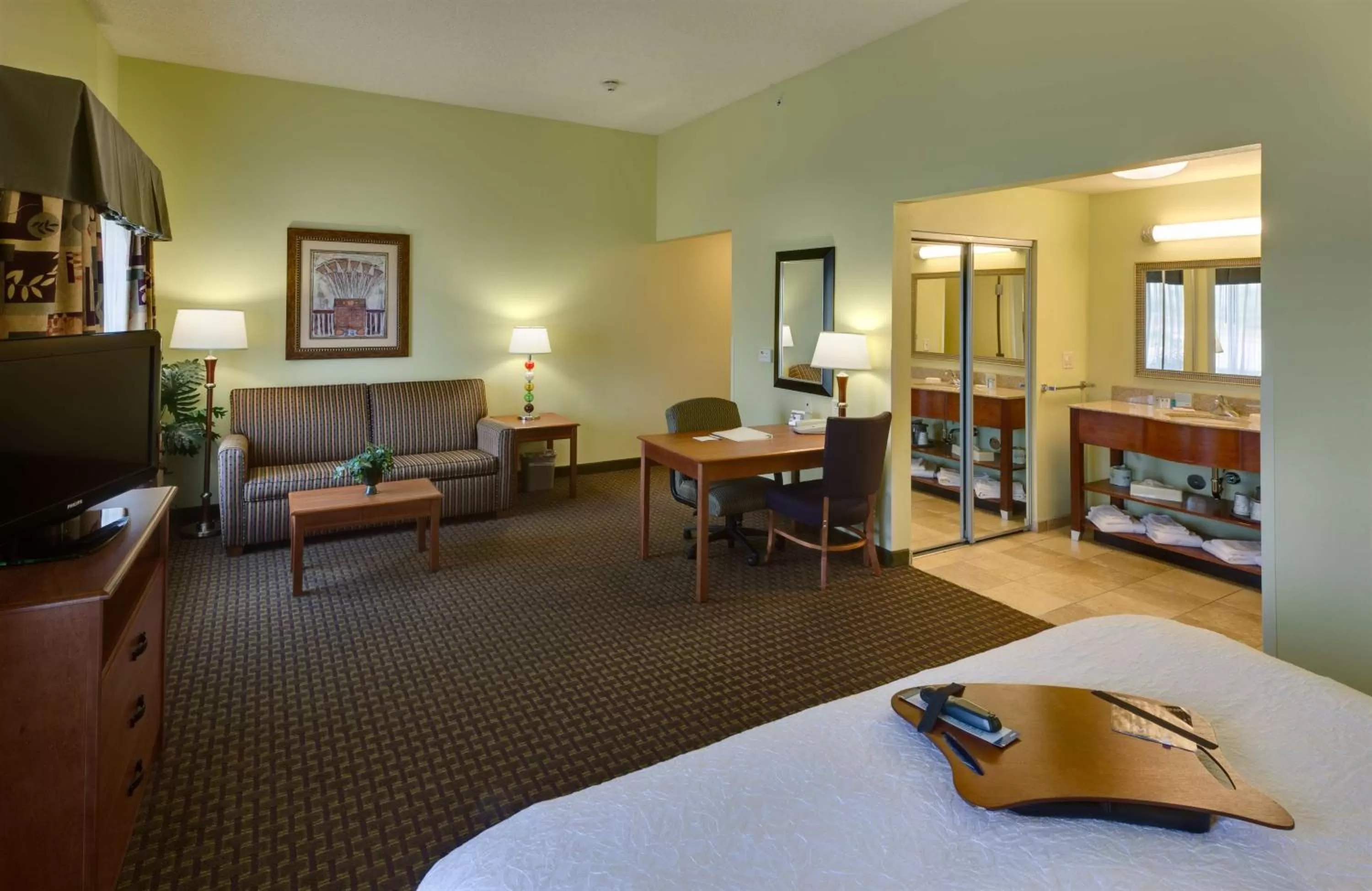 King Suite - Hearing Accessible - Non-Smoking in Hampton Inn & Suites Moline-Quad City Int'l Aprt