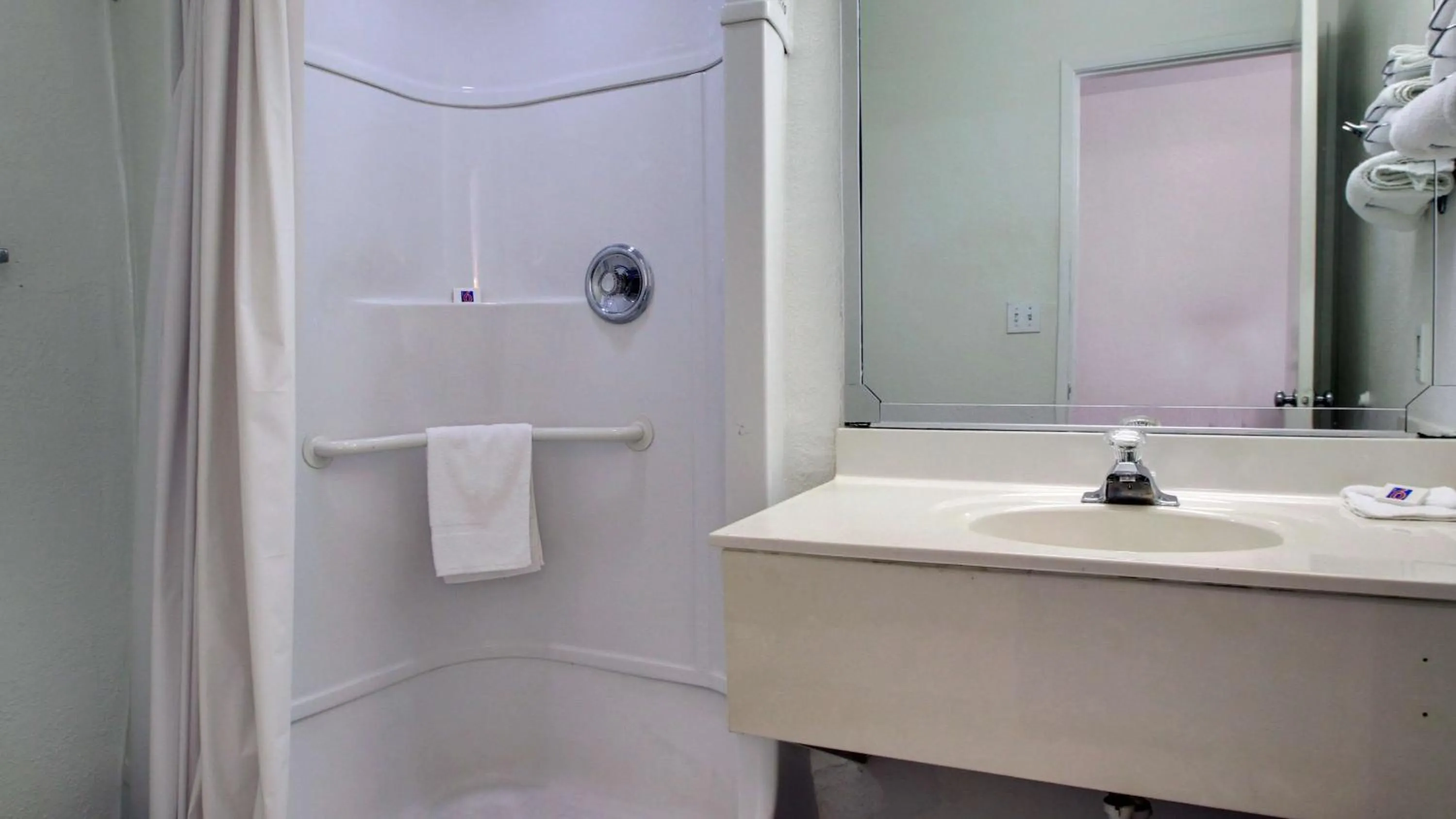 Quadruple Room - Smoking in Motel 6-Normal, IL - Bloomington Area