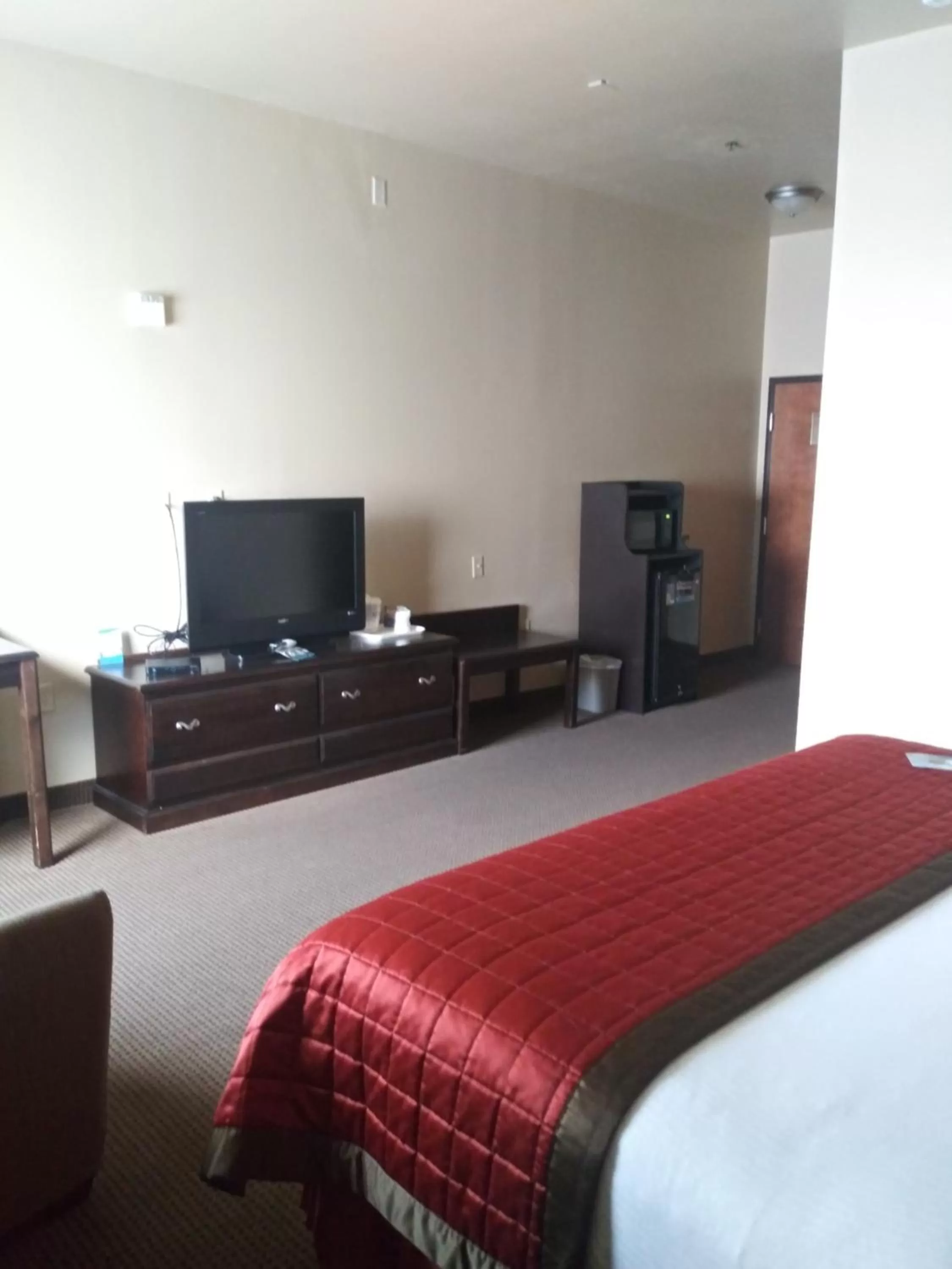 Business King Room - Non-Smoking in Baymont by Wyndham Wheeler