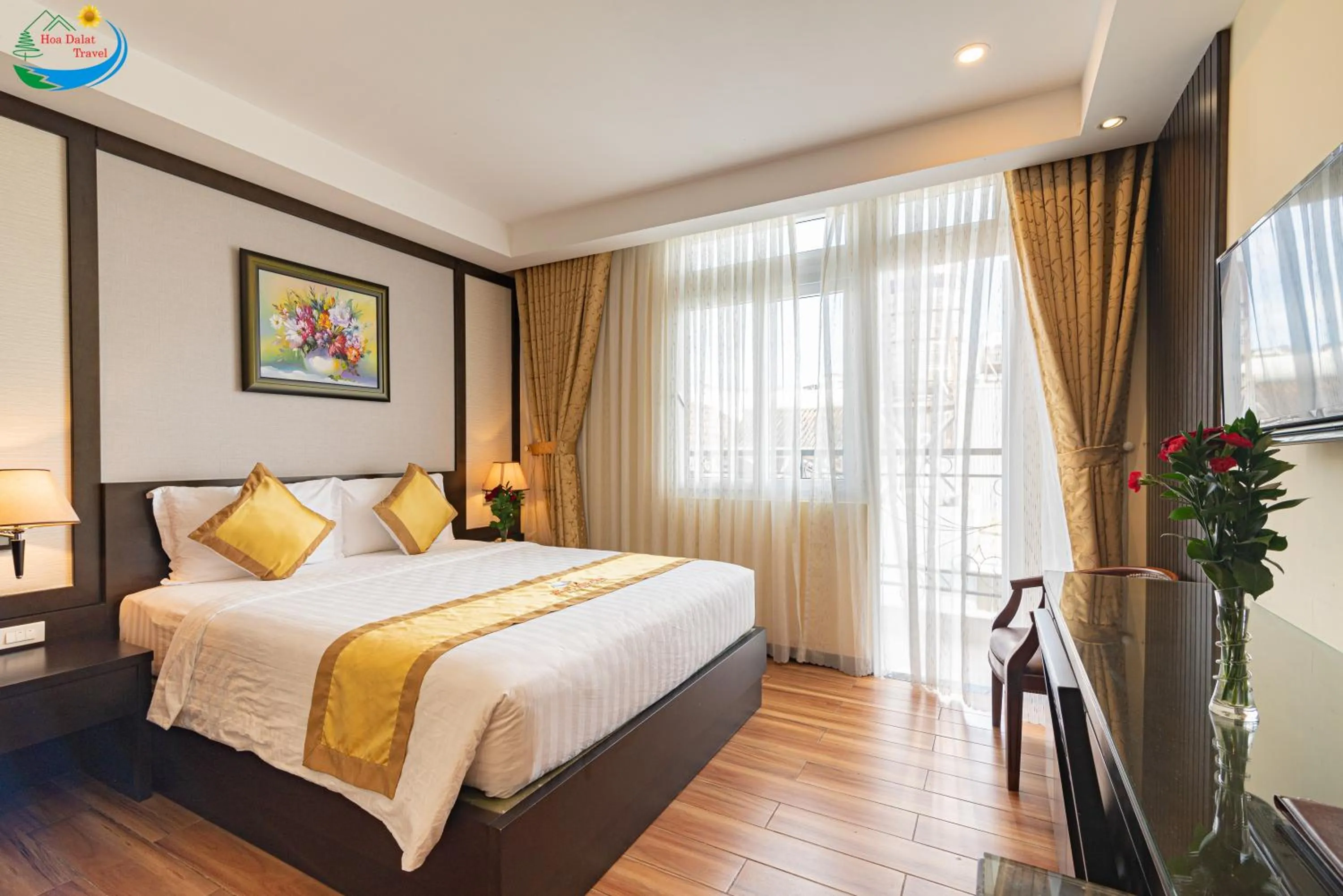 Double Room with Balcony in Hoang Minh Chau Ba Trieu Hotel