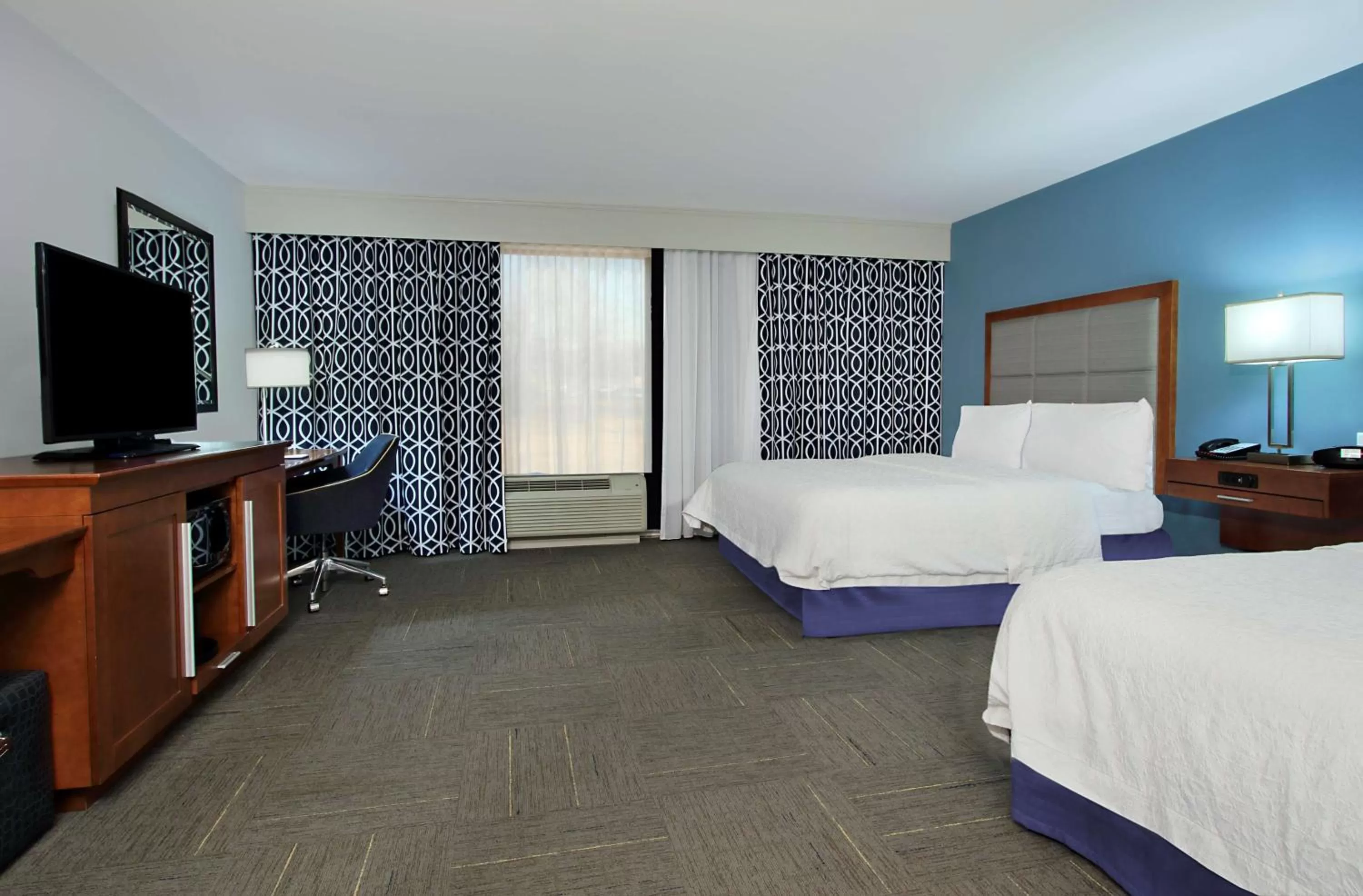 Queen Room with Two Queen Beds - Hearing Access/Non-Smoking in Hampton Inn Richland/South Jackson