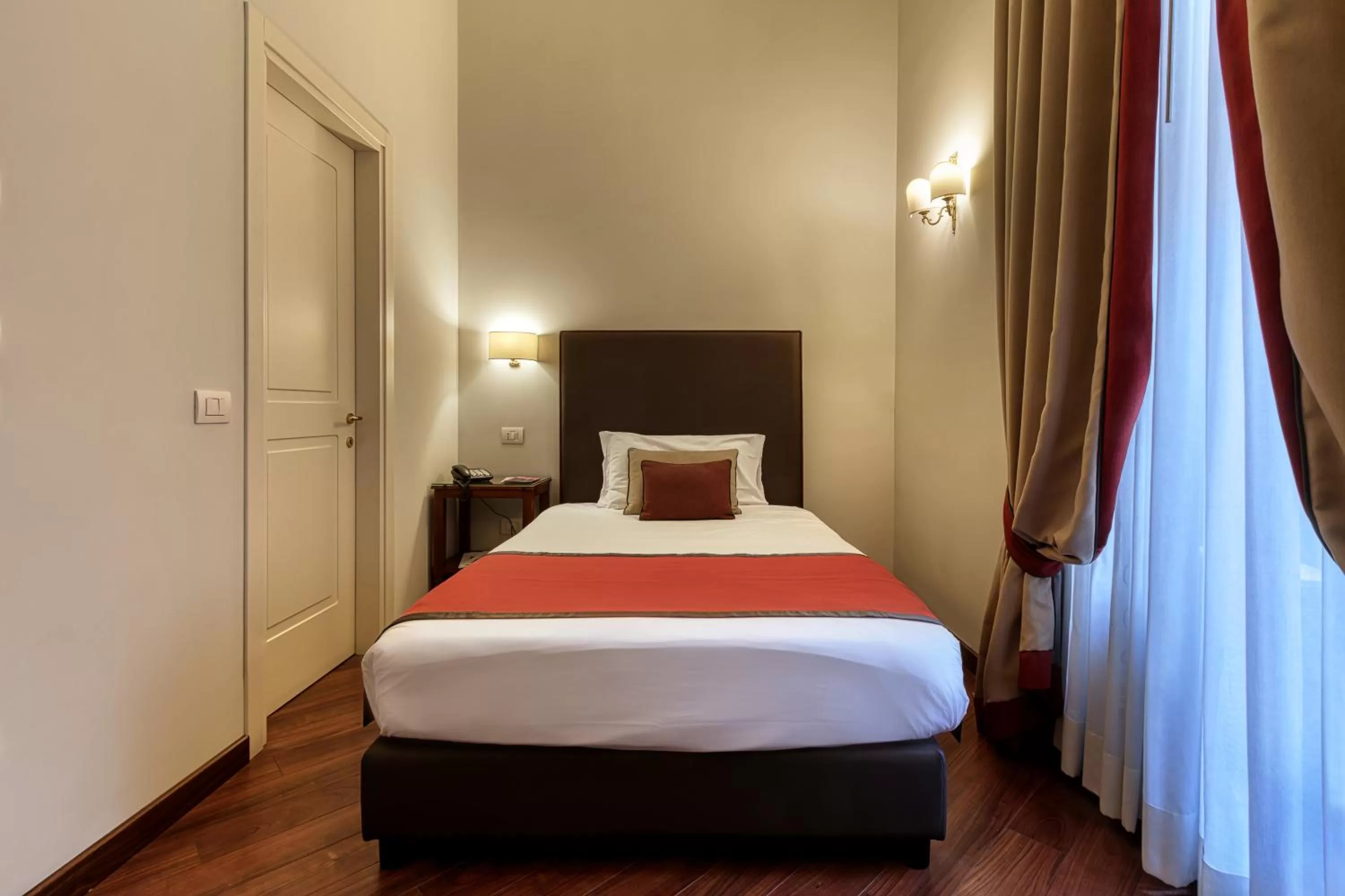 Comfort Single Room in Decumani Hotel De Charme