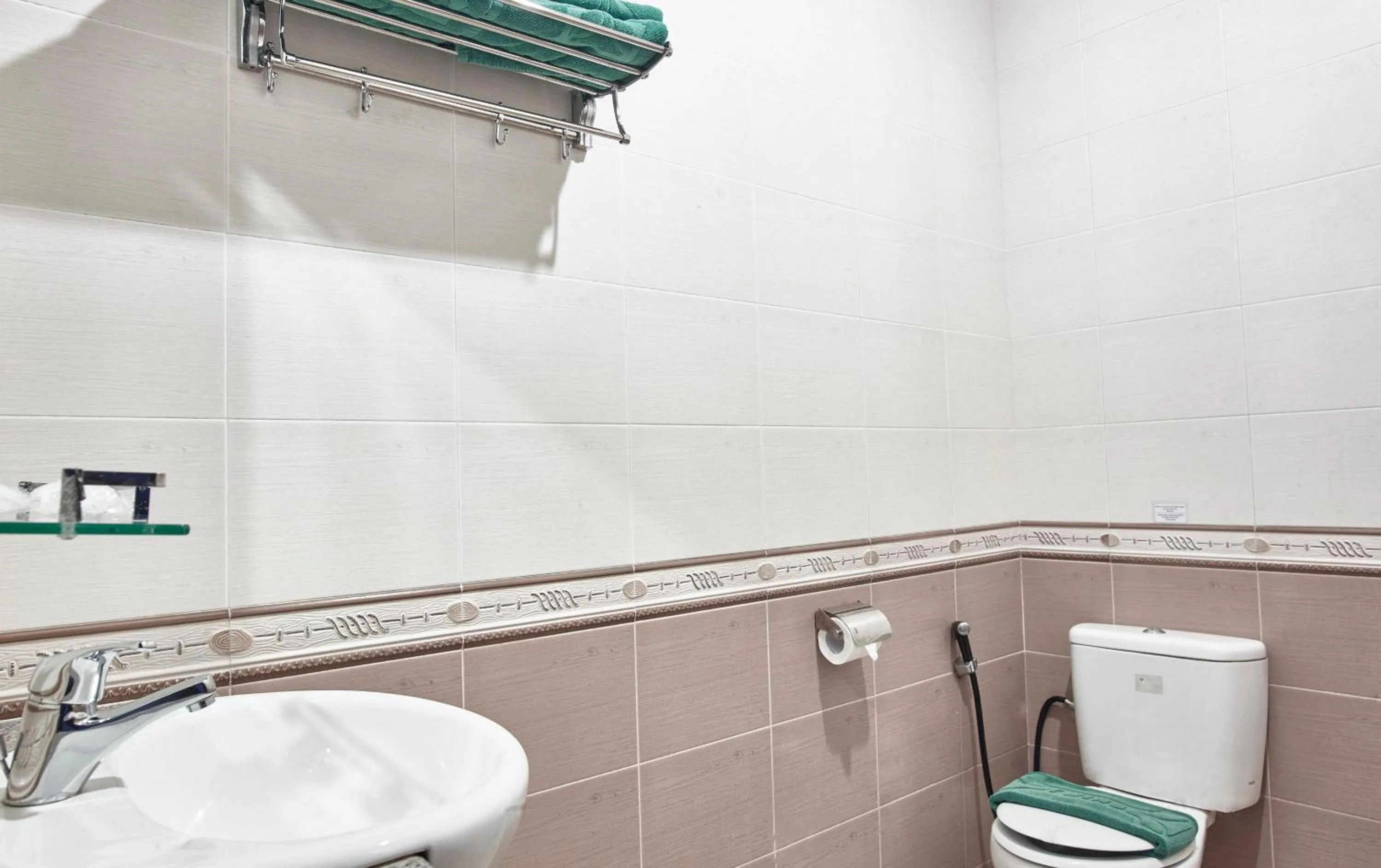 Standard Twin Room in Twins Hotel