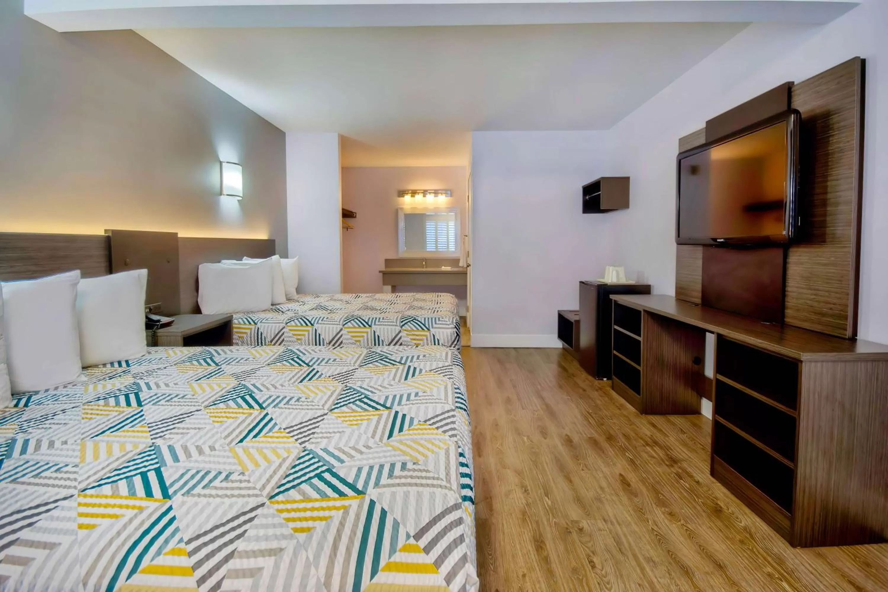 Deluxe Queen Room with Two Queen Beds - Non-Smoking in Motel 6-Inglewood, CA