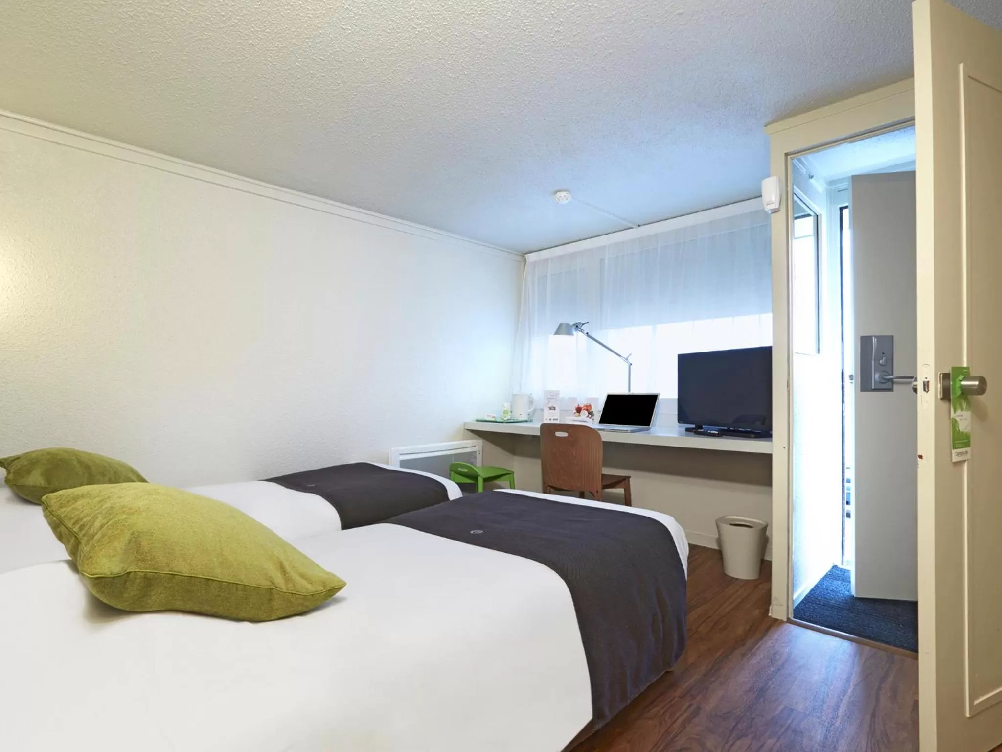 2 Single Beds - Superior Room in Campanile Le Mans Est