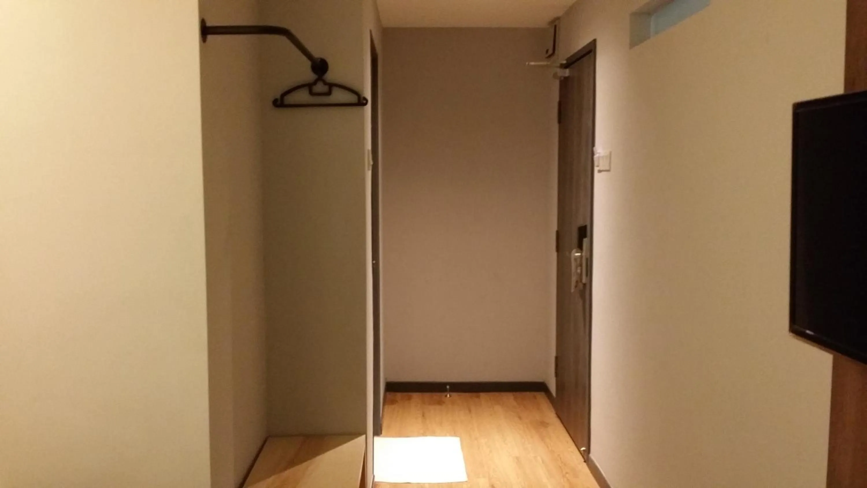 Deluxe Twin Room in Go Hotel