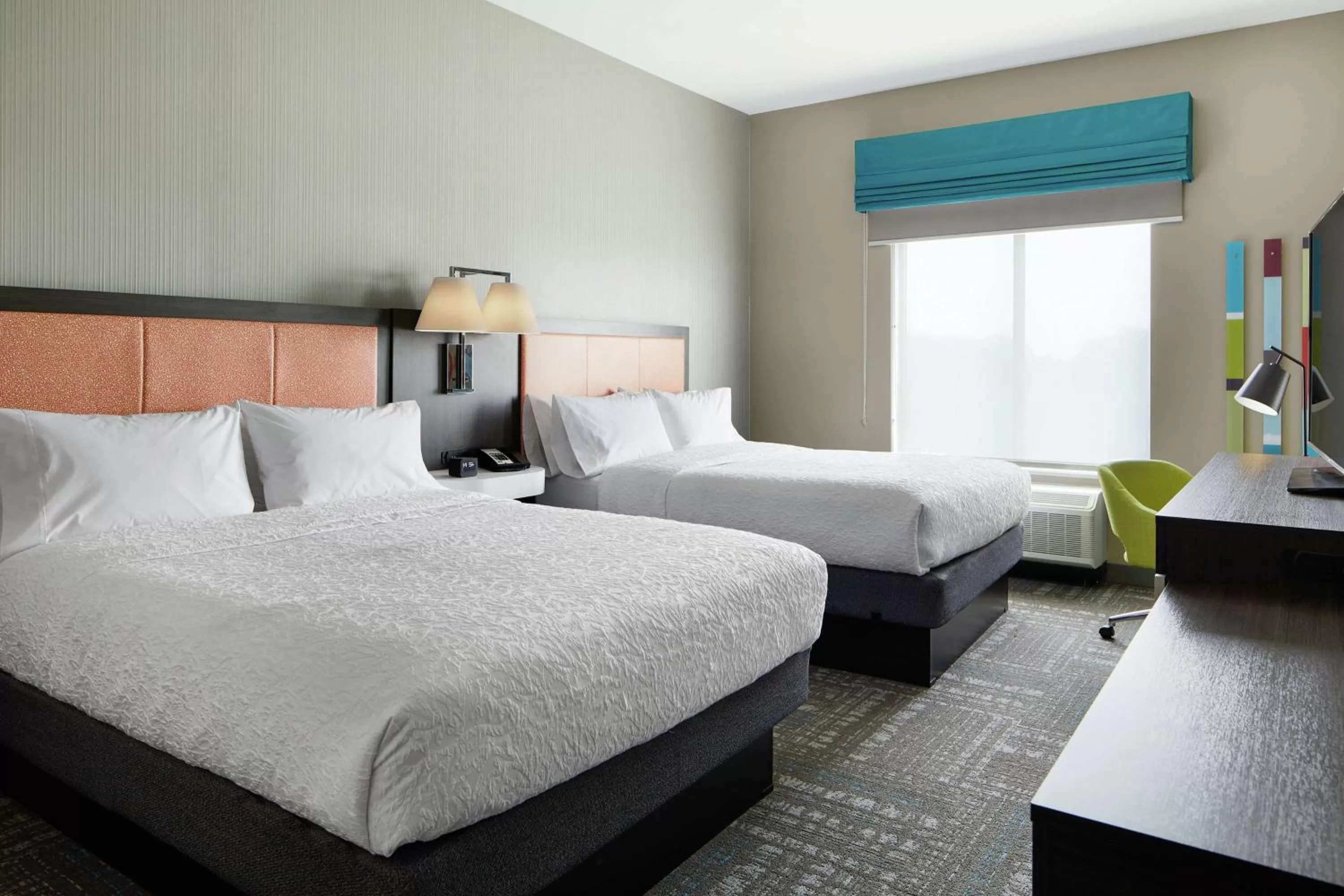 Queen Room with Bath Tub - Mobility Accessible - Non-Smoking in Hampton Inn & Suites Chicago/Waukegan