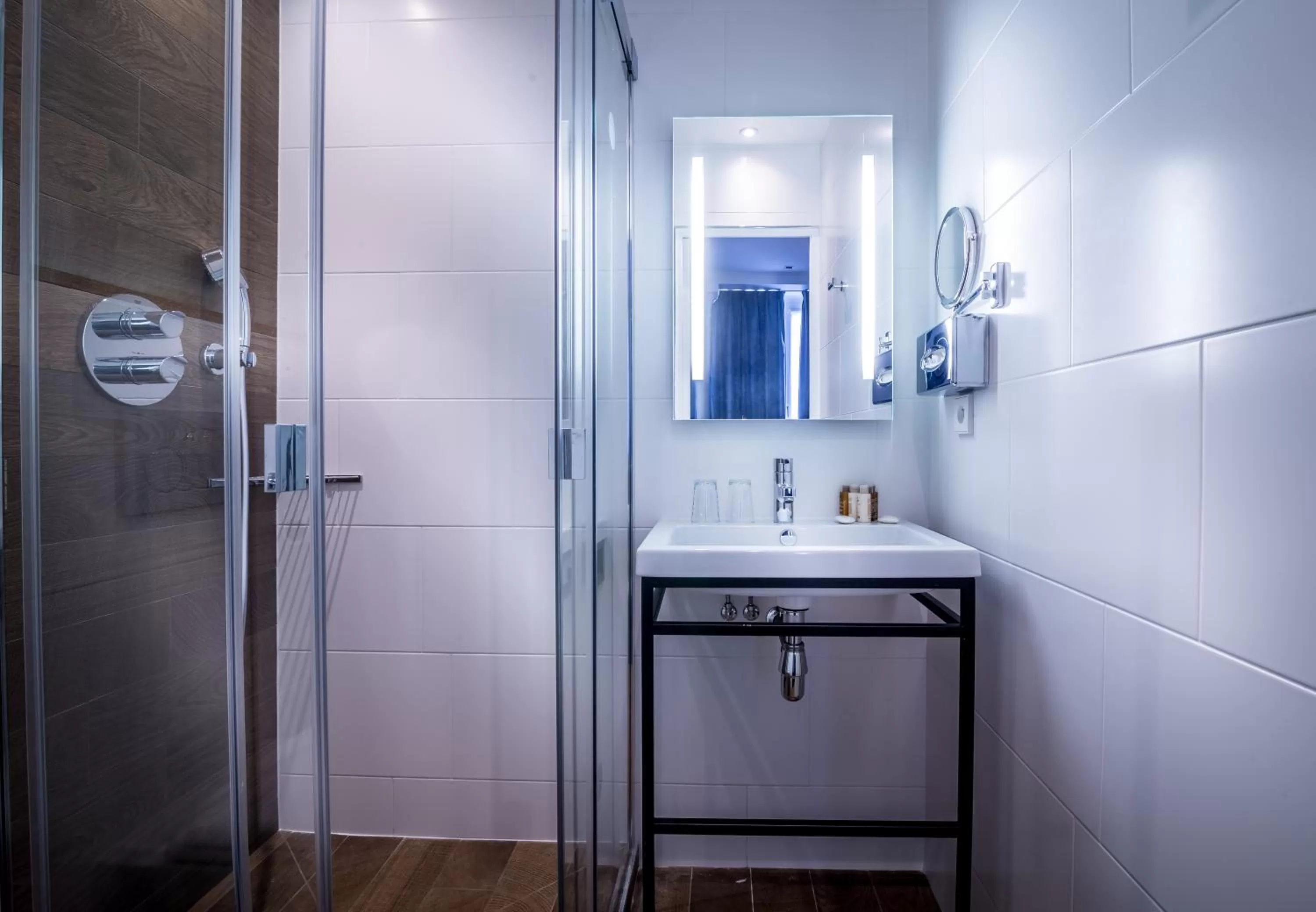 Classic Double Room with Balcony in Hotel Marais Grands Boulevards