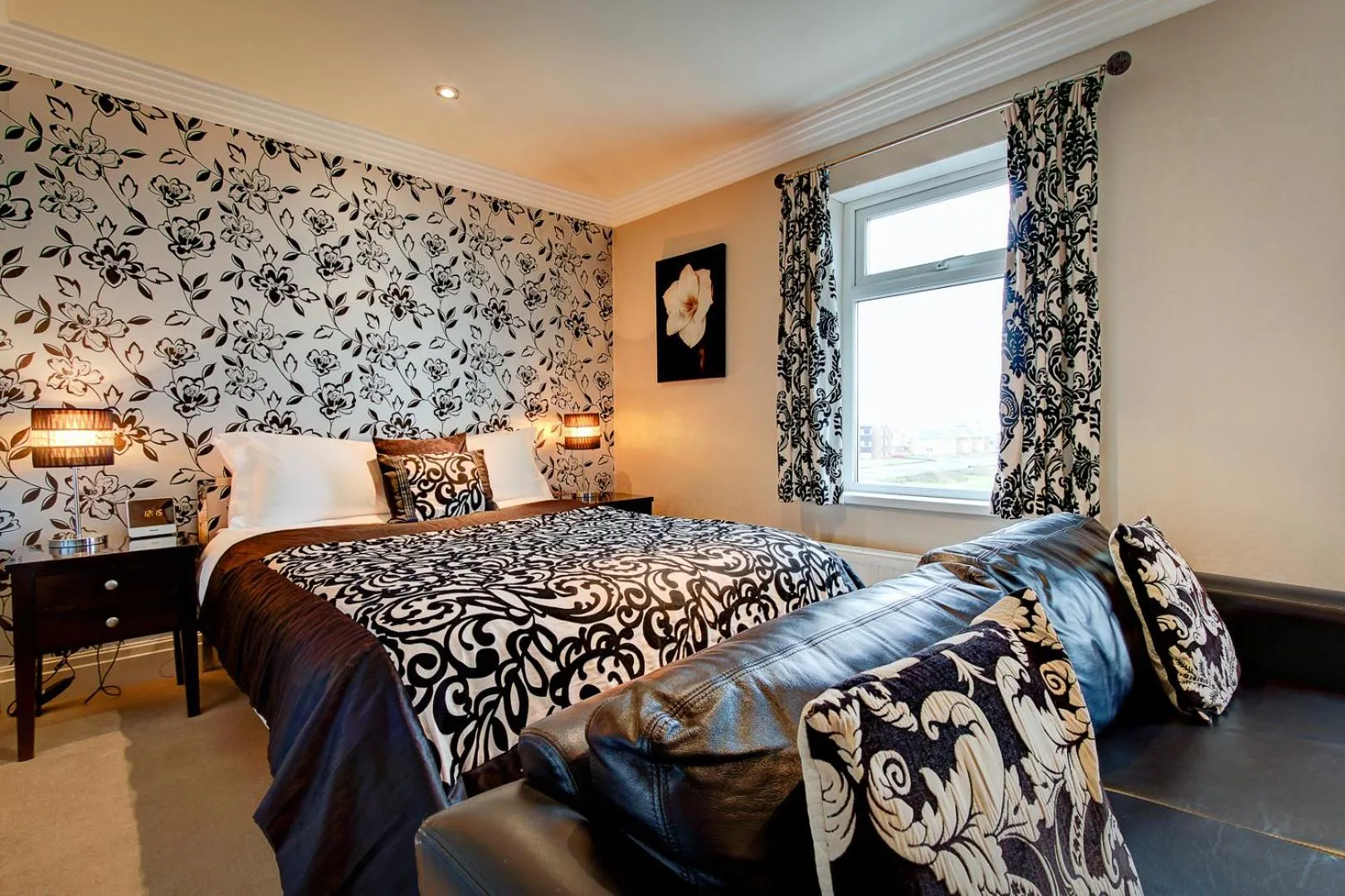 Luxury Family Room with Sea View in Number One South Beach