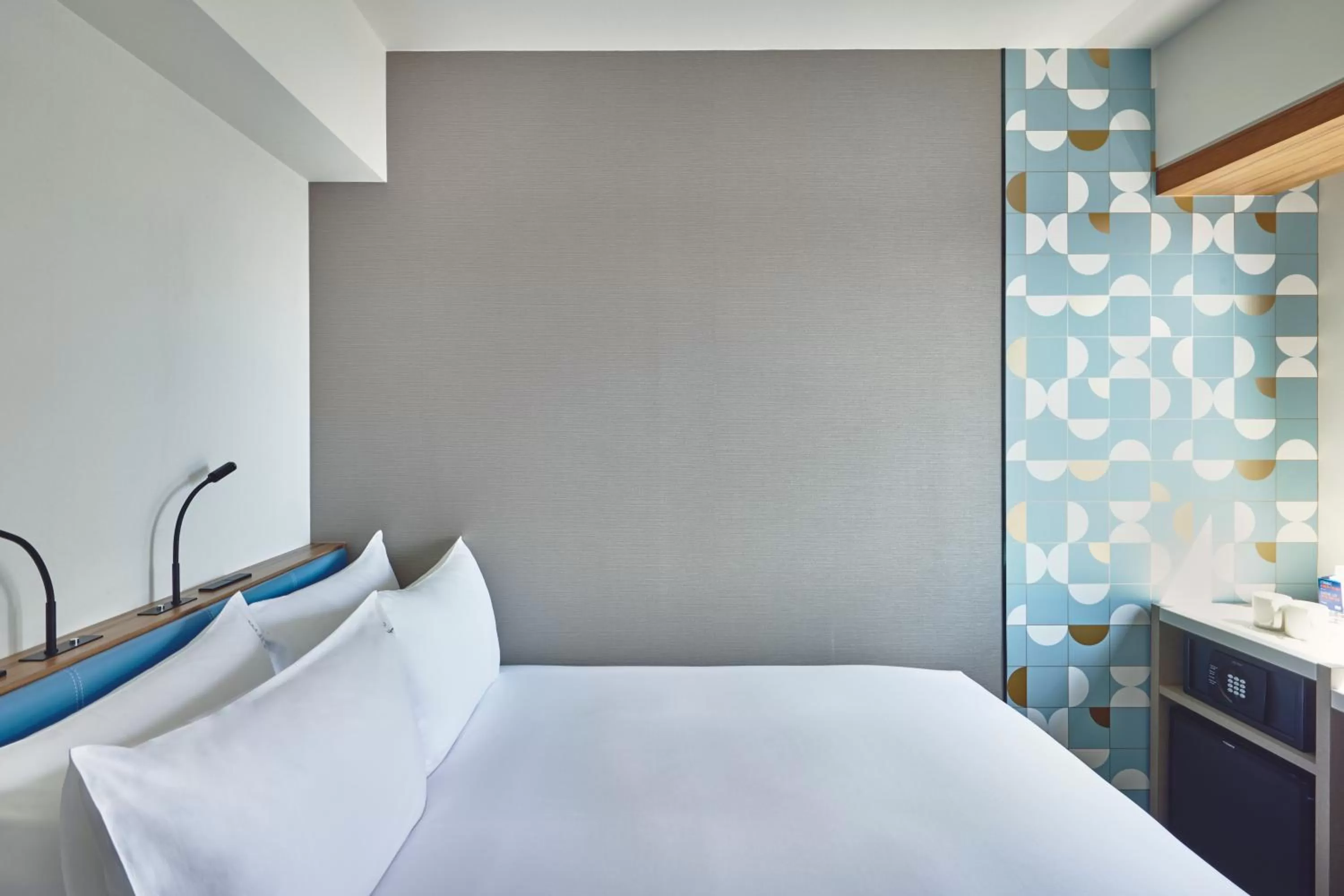 King Room - single occupancy - Free Breakfast in Holiday Inn Express Osaka City Centre- Midosuji by IHG