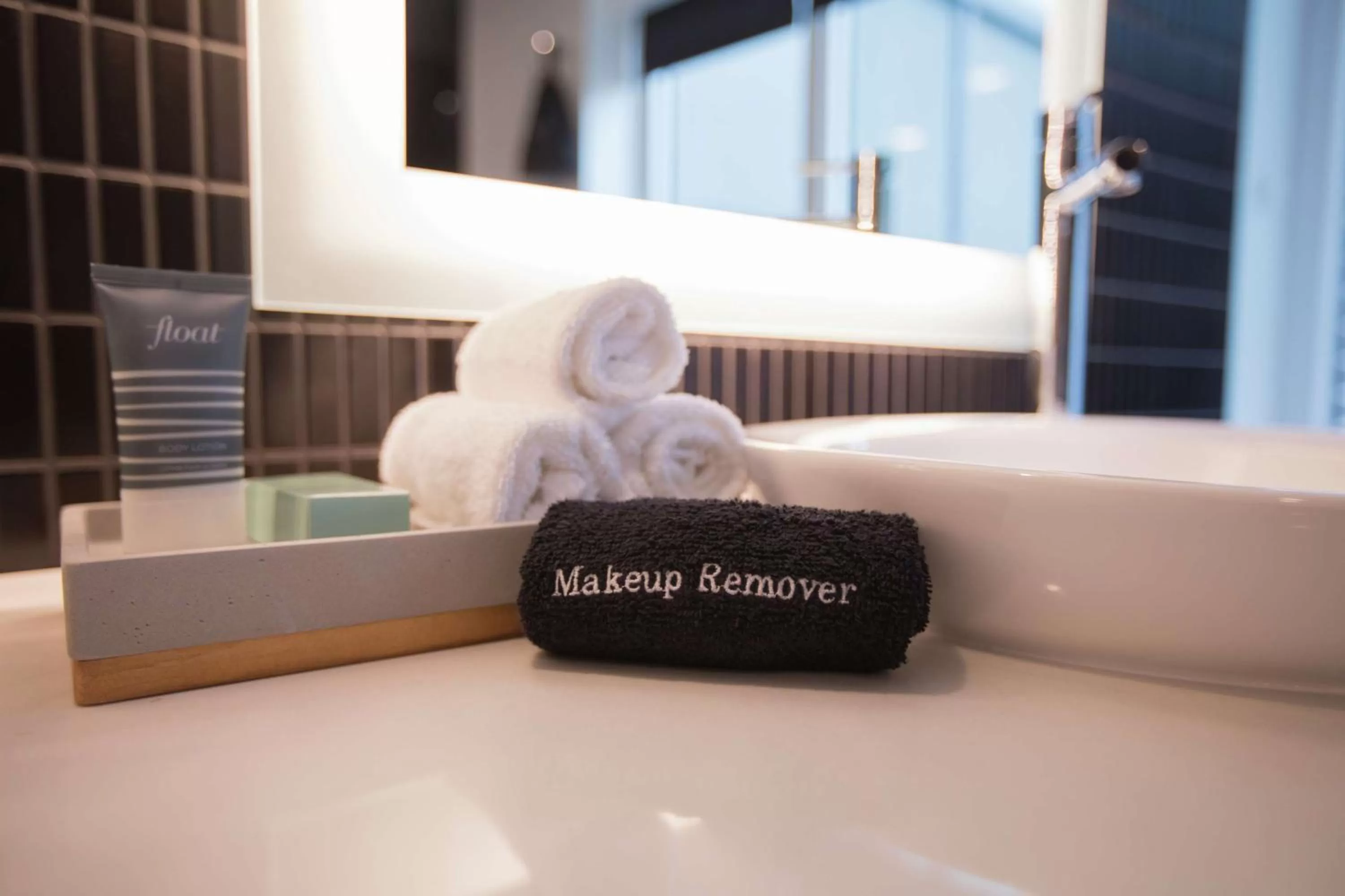 King Room - Mobility Access in The Sound Hotel Seattle Belltown, Tapestry Collection