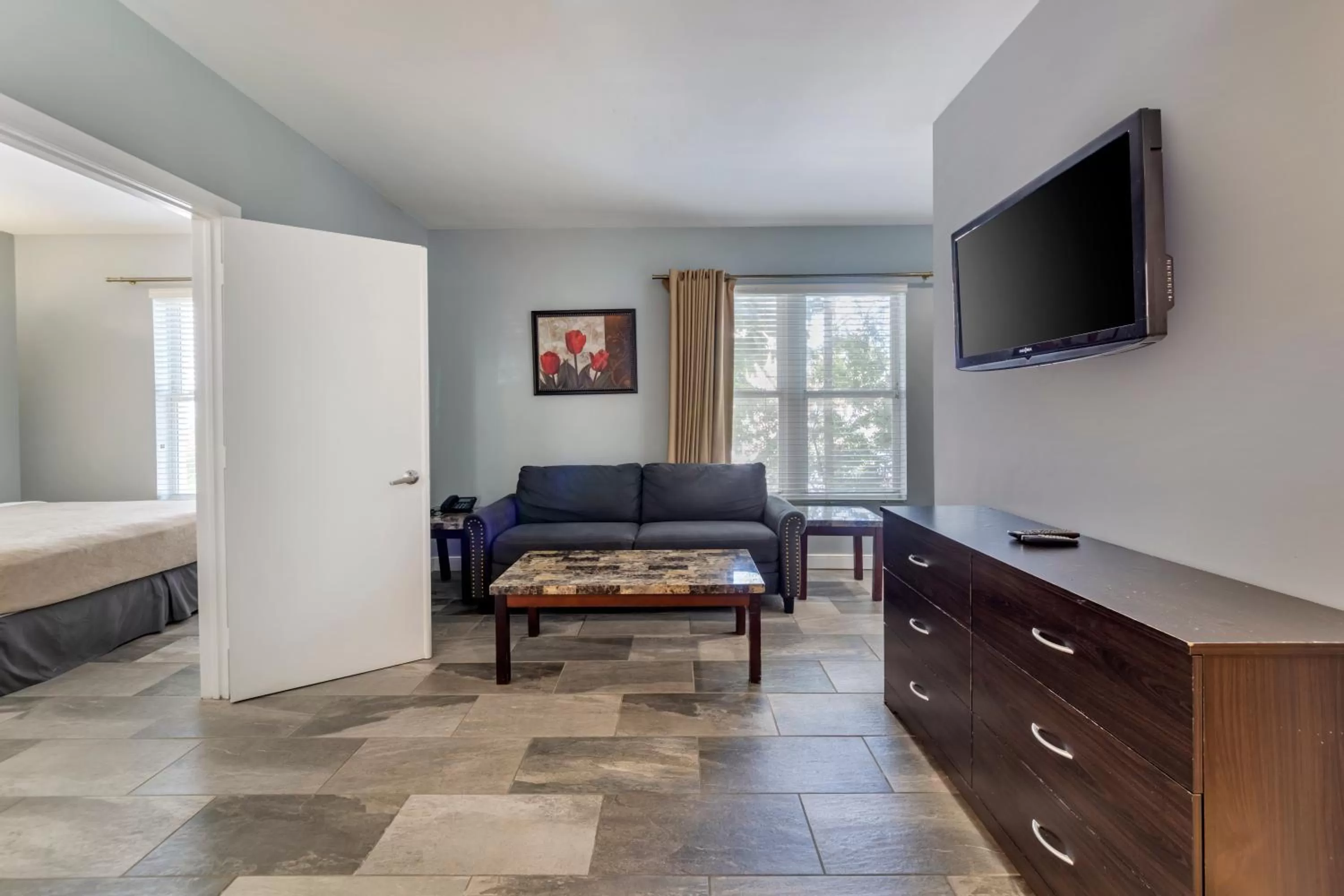 Deluxe Queen Room with Two Queen Beds, Mobility/Hearing Access and Roll-In Shower, Non-Smoking in La Flora by LuxUrban