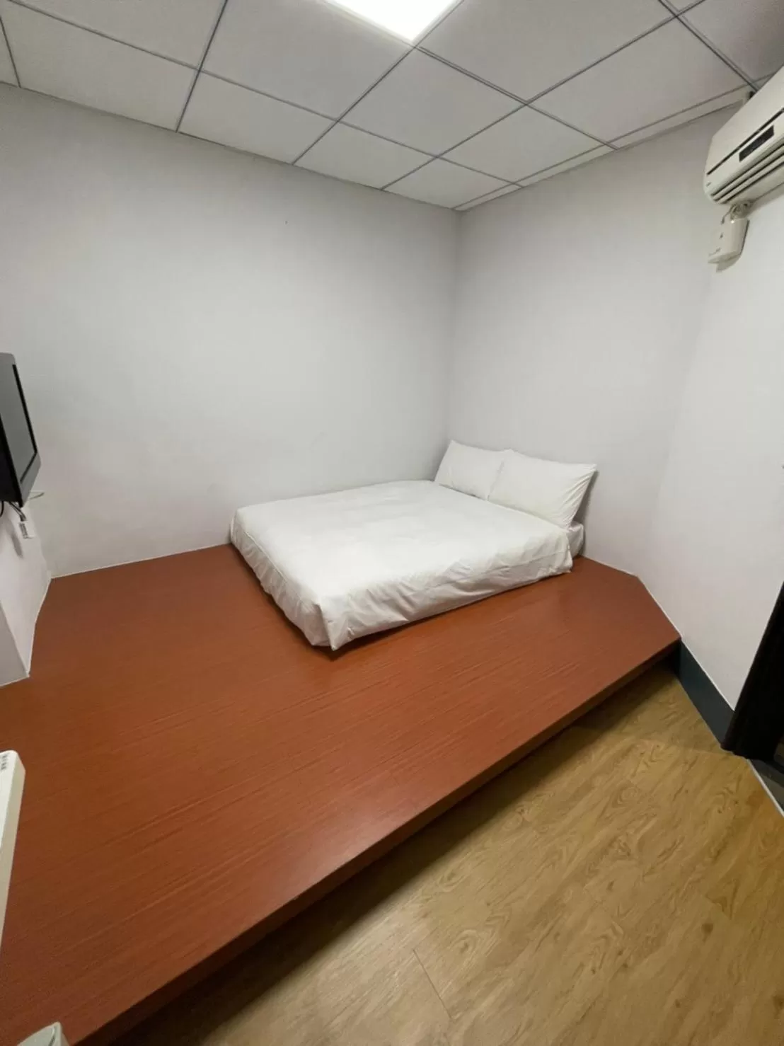 Budget Double Room in Sharon Inn