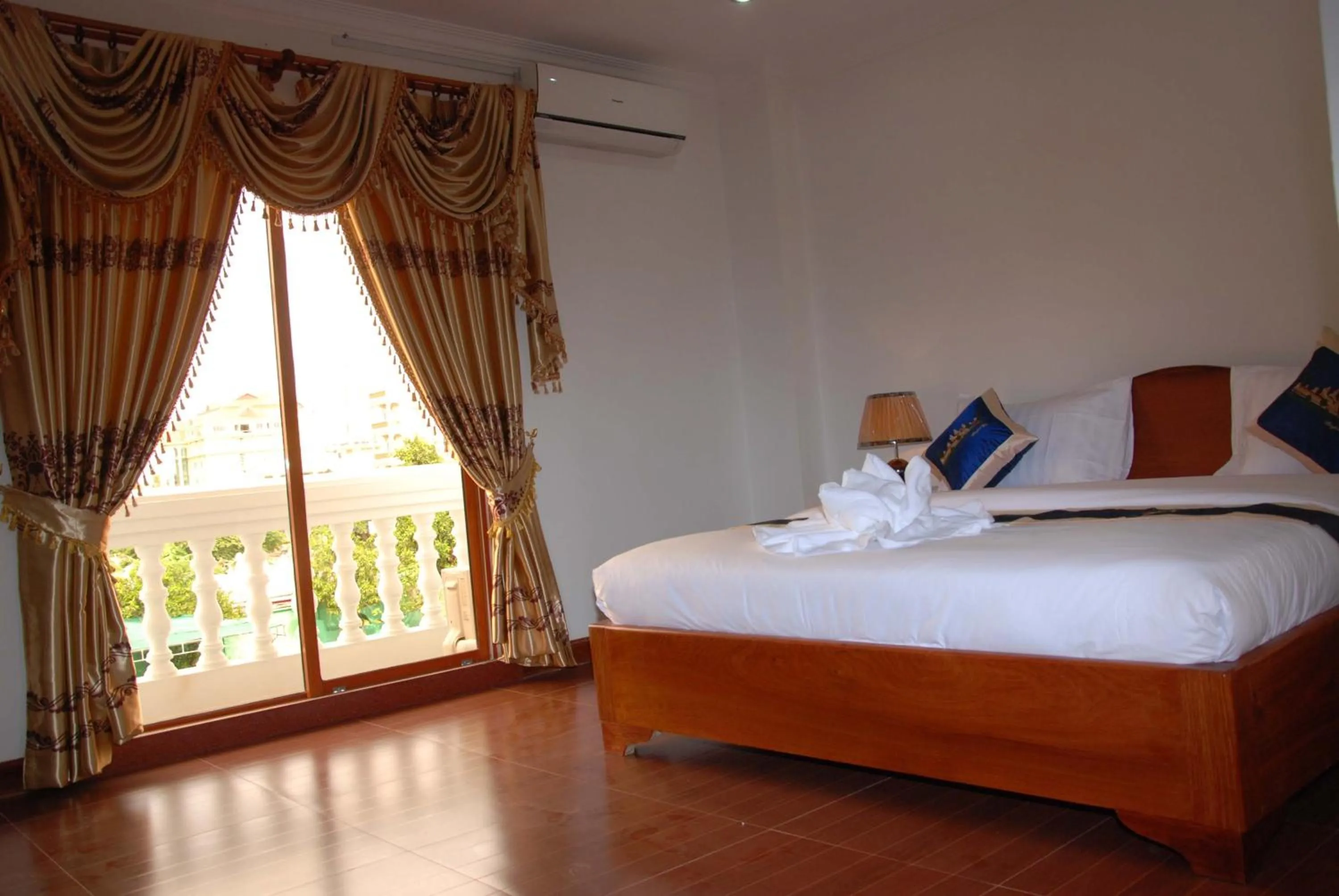 Standard King Room - single occupancy in Emerald BB Battambang Hotel