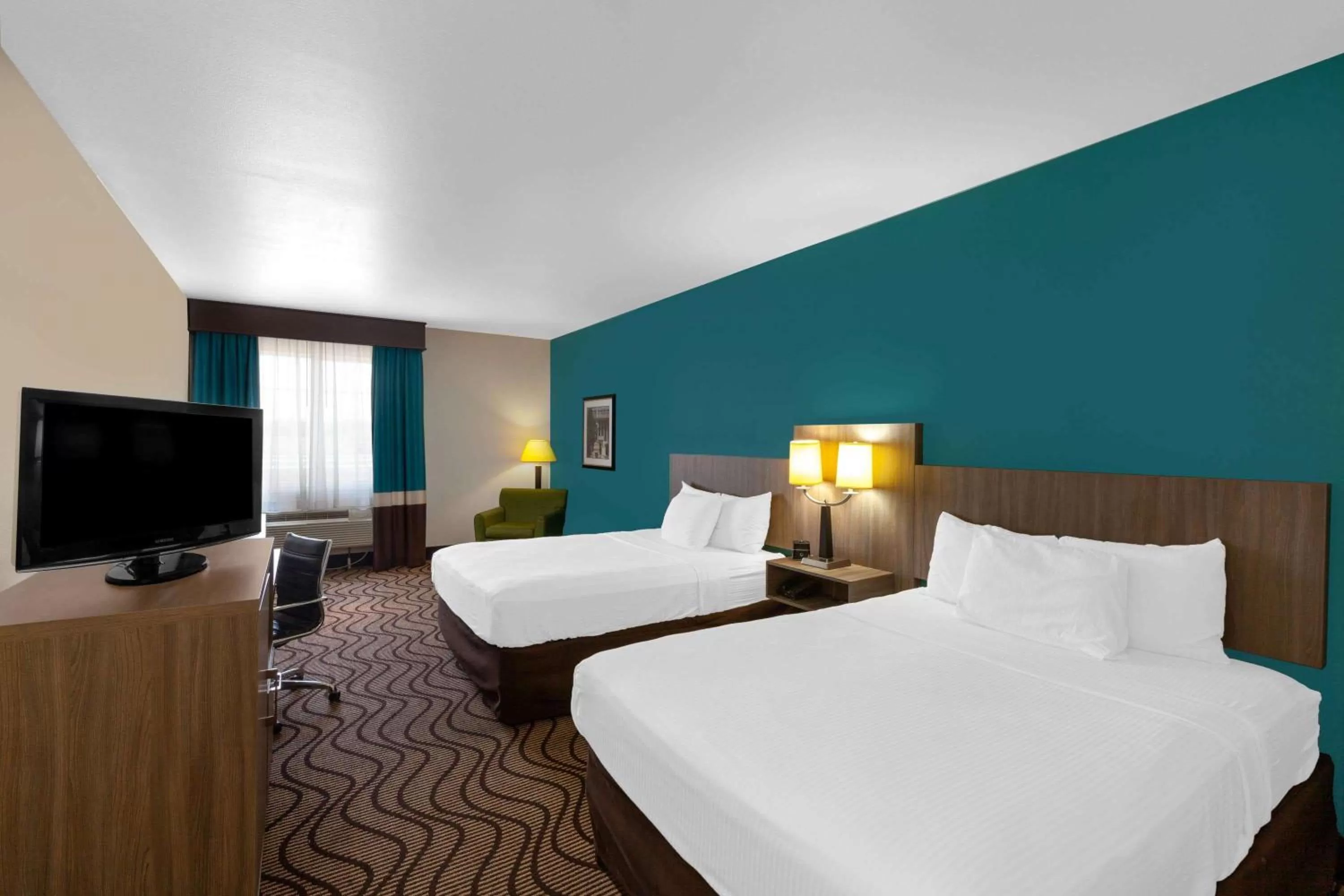 Queen Room with Two Queen Beds and Roll-In Shower - Mobility/Hearing Accessible - Non-Smoking in La Quinta by Wyndham Midland North